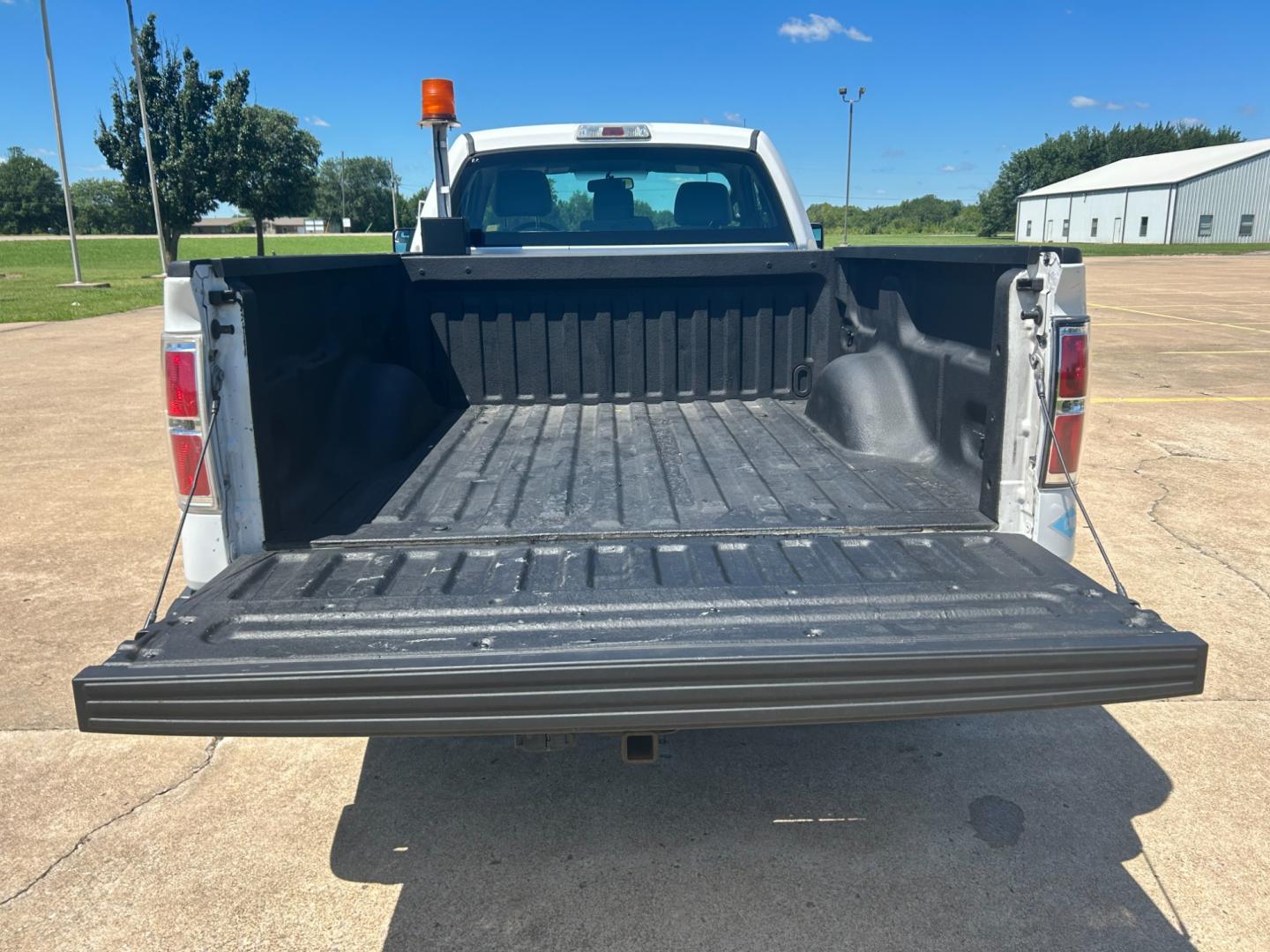 2014 White /Gray Ford F-150 STX 6.5-ft. Bed 2WD (1FTMF1CM0EK) with an 3.7L V6 DOHC 24V engine, 6-Speed Automatic transmission, located at 17760 Hwy 62, Morris, OK, 74445, (918) 733-4887, 35.609104, -95.877060 - 2014 FORD F-150 EXTENDED CAB HAS THE 3.7L V6 AND IS 2WD. THIS TRUCK IS A BI-FUEL THAT RUNS ON BOTH CNG (COMPRESSED NATURAL GAS) OR GASOLINE. FEATURES REMOTE KEYLESS ENTRY, POWER LOCKS, POWER WINDOWS, POWER MIRRORS, AM/FM STEREO, CD PLAYER, SIRIUS RADIO, AUX PORT, USB PORT, CLOTH INTERIOR, TRACTION C - Photo#16