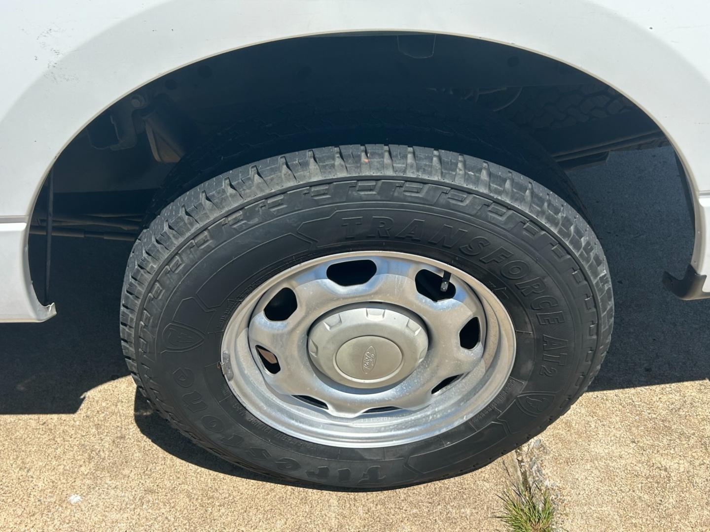 2014 White /Gray Ford F-150 STX 6.5-ft. Bed 2WD (1FTMF1CM0EK) with an 3.7L V6 DOHC 24V engine, 6-Speed Automatic transmission, located at 17760 Hwy 62, Morris, OK, 74445, (918) 733-4887, 35.609104, -95.877060 - 2014 FORD F-150 EXTENDED CAB HAS THE 3.7L V6 AND IS 2WD. THIS TRUCK IS A BI-FUEL THAT RUNS ON BOTH CNG (COMPRESSED NATURAL GAS) OR GASOLINE. FEATURES REMOTE KEYLESS ENTRY, POWER LOCKS, POWER WINDOWS, POWER MIRRORS, AM/FM STEREO, CD PLAYER, SIRIUS RADIO, AUX PORT, USB PORT, CLOTH INTERIOR, TRACTION C - Photo#28