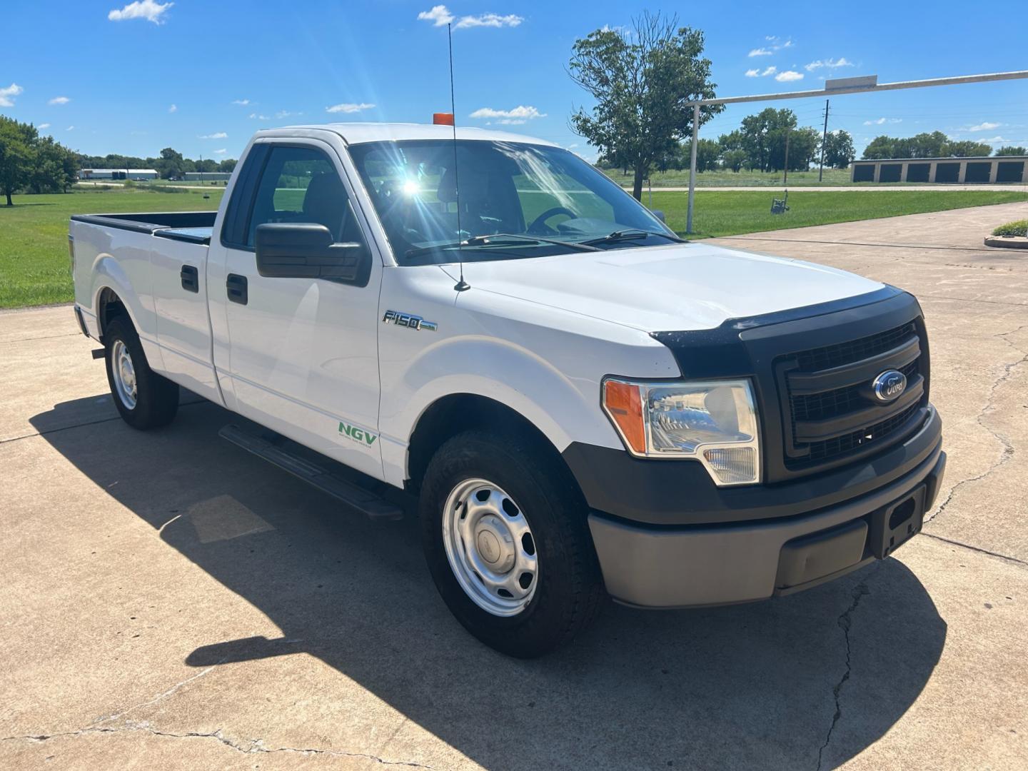 2014 White /Gray Ford F-150 STX 6.5-ft. Bed 2WD (1FTMF1CM0EK) with an 3.7L V6 DOHC 24V engine, 6-Speed Automatic transmission, located at 17760 Hwy 62, Morris, OK, 74445, (918) 733-4887, 35.609104, -95.877060 - 2014 FORD F-150 EXTENDED CAB HAS THE 3.7L V6 AND IS 2WD. THIS TRUCK IS A BI-FUEL THAT RUNS ON BOTH CNG (COMPRESSED NATURAL GAS) OR GASOLINE. FEATURES REMOTE KEYLESS ENTRY, POWER LOCKS, POWER WINDOWS, POWER MIRRORS, AM/FM STEREO, CD PLAYER, SIRIUS RADIO, AUX PORT, USB PORT, CLOTH INTERIOR, TRACTION C - Photo#2