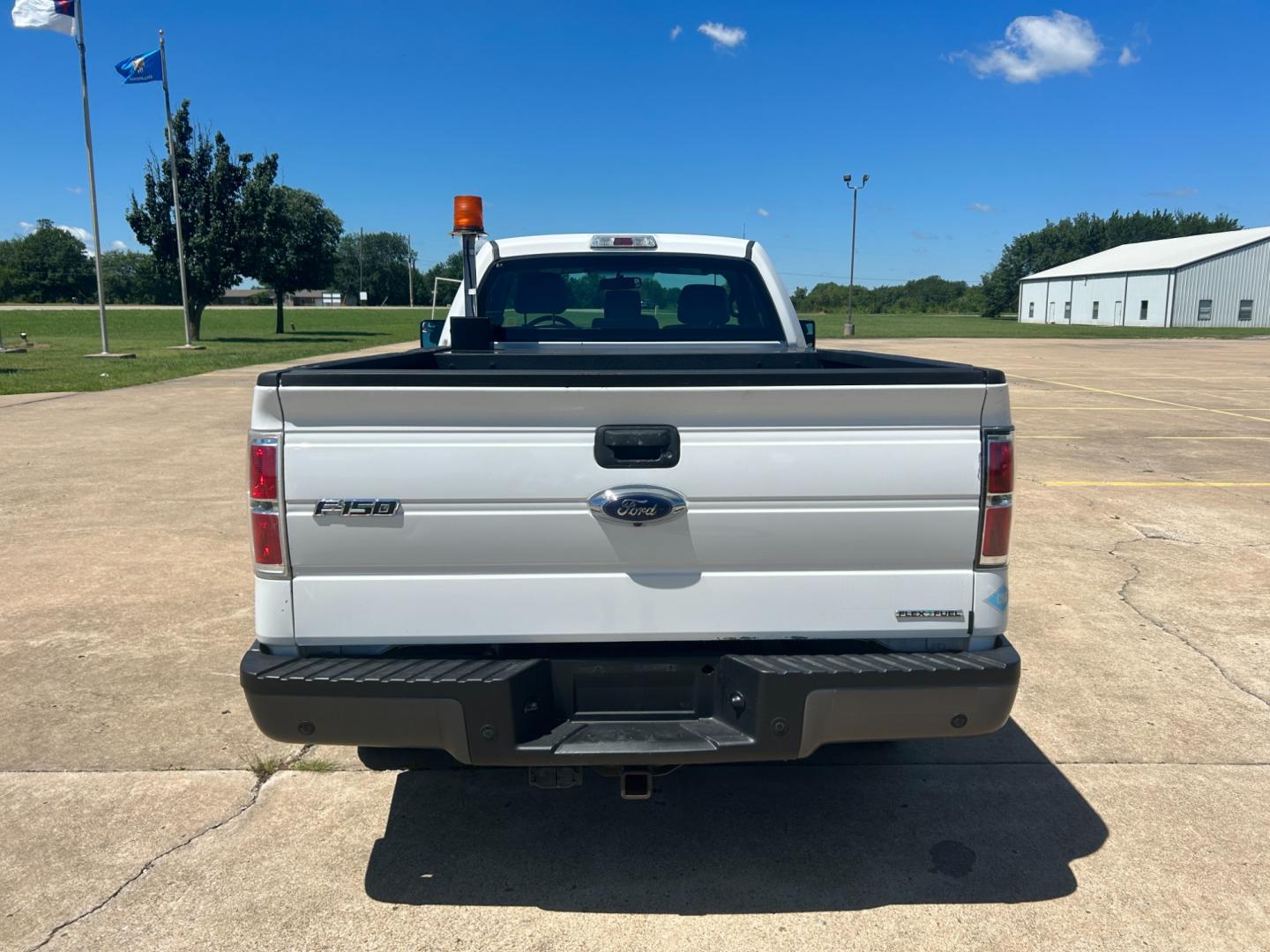 2014 White /Gray Ford F-150 STX 6.5-ft. Bed 2WD (1FTMF1CM0EK) with an 3.7L V6 DOHC 24V engine, 6-Speed Automatic transmission, located at 17760 Hwy 62, Morris, OK, 74445, (918) 733-4887, 35.609104, -95.877060 - 2014 FORD F-150 EXTENDED CAB HAS THE 3.7L V6 AND IS 2WD. THIS TRUCK IS A BI-FUEL THAT RUNS ON BOTH CNG (COMPRESSED NATURAL GAS) OR GASOLINE. FEATURES REMOTE KEYLESS ENTRY, POWER LOCKS, POWER WINDOWS, POWER MIRRORS, AM/FM STEREO, CD PLAYER, SIRIUS RADIO, AUX PORT, USB PORT, CLOTH INTERIOR, TRACTION C - Photo#5