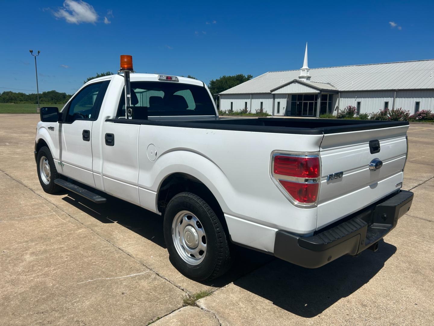 2014 White /Gray Ford F-150 STX 6.5-ft. Bed 2WD (1FTMF1CM0EK) with an 3.7L V6 DOHC 24V engine, 6-Speed Automatic transmission, located at 17760 Hwy 62, Morris, OK, 74445, (918) 733-4887, 35.609104, -95.877060 - 2014 FORD F-150 EXTENDED CAB HAS THE 3.7L V6 AND IS 2WD. THIS TRUCK IS A BI-FUEL THAT RUNS ON BOTH CNG (COMPRESSED NATURAL GAS) OR GASOLINE. FEATURES REMOTE KEYLESS ENTRY, POWER LOCKS, POWER WINDOWS, POWER MIRRORS, AM/FM STEREO, CD PLAYER, SIRIUS RADIO, AUX PORT, USB PORT, CLOTH INTERIOR, TRACTION C - Photo#6