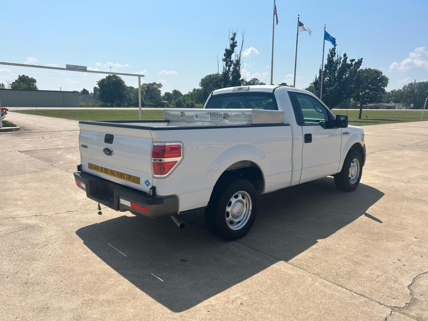 2014 White Ford F-150 STX 6.5-ft. Bed 2WD (1FTMF1CM3EK) with an 3.7L V6 DOHC 24V engine, 6-Speed Automatic transmission, located at 17760 Hwy 62, Morris, OK, 74445, (918) 733-4887, 35.609104, -95.877060 - Photo#4