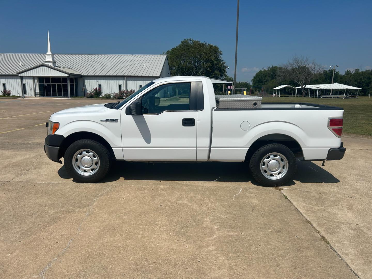 2014 White Ford F-150 STX 6.5-ft. Bed 2WD (1FTMF1CM3EK) with an 3.7L V6 DOHC 24V engine, 6-Speed Automatic transmission, located at 17760 Hwy 62, Morris, OK, 74445, (918) 733-4887, 35.609104, -95.877060 - Photo#6