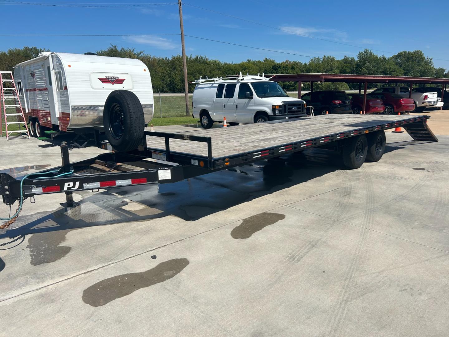 2022 PJ FLATBED (4P51C3022N3) , located at 17760 Hwy 62, Morris, OK, 74445, 35.609104, -95.877060 - Photo#0