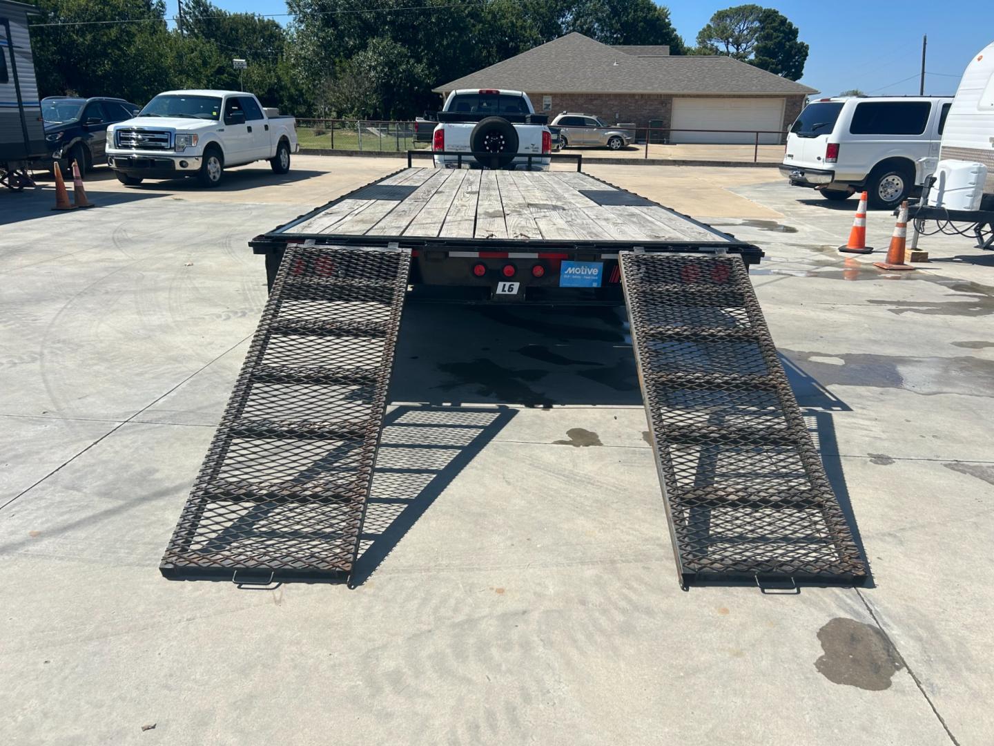 2022 PJ FLATBED (4P51C3022N3) , located at 17760 Hwy 62, Morris, OK, 74445, 35.609104, -95.877060 - Photo#2