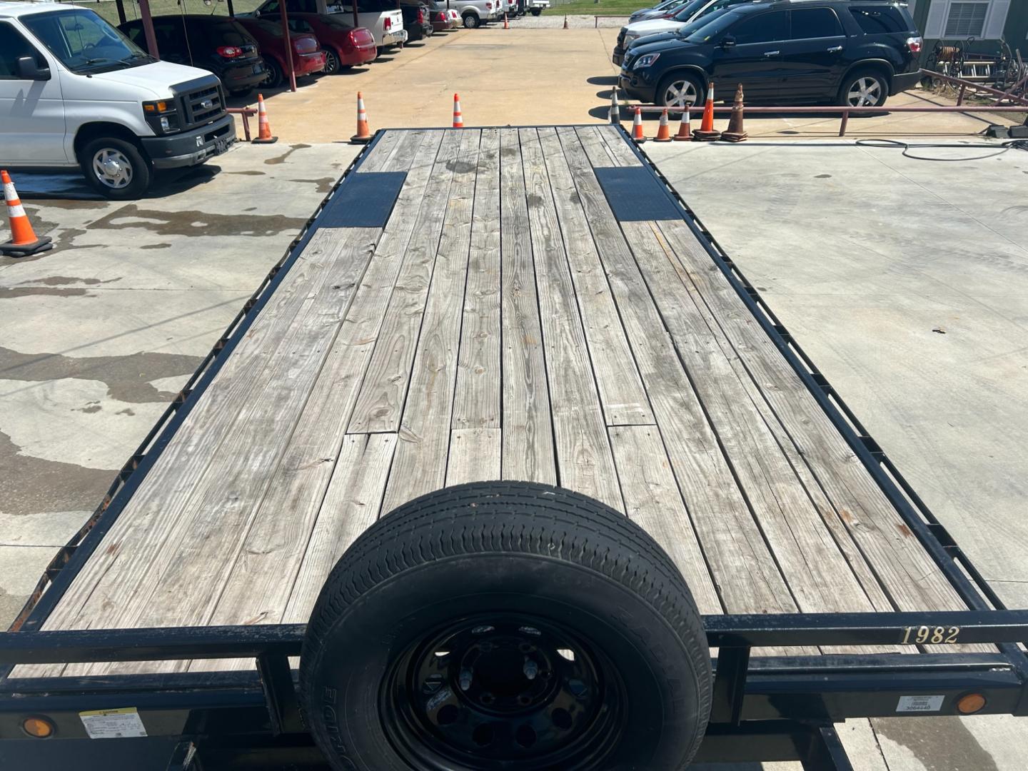 2022 PJ FLATBED (4P51C3022N3) , located at 17760 Hwy 62, Morris, OK, 74445, 35.609104, -95.877060 - Photo#3