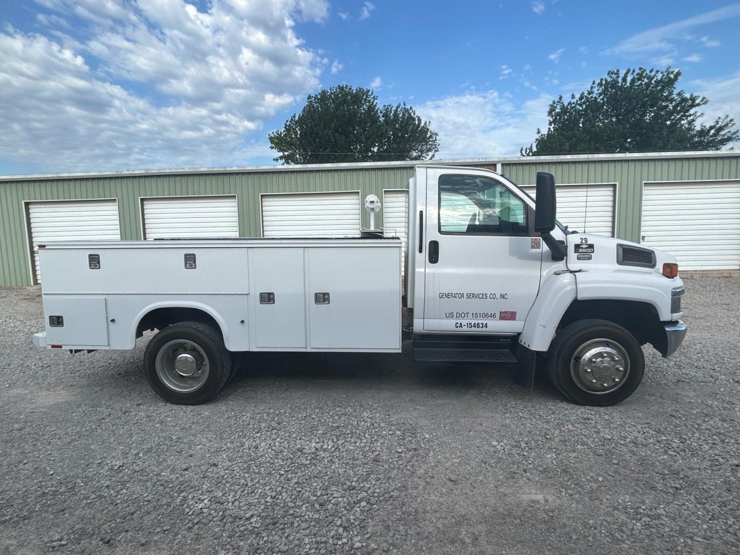 2009 White Chevrolet C5C042 C5500 (1GBE5C1959F) with an 6.6L V8 OHV 32V TURBO DIESEL engine, located at 17760 Hwy 62, Morris, OK, 74445, (918) 733-4887, 35.609104, -95.877060 - Photo#3