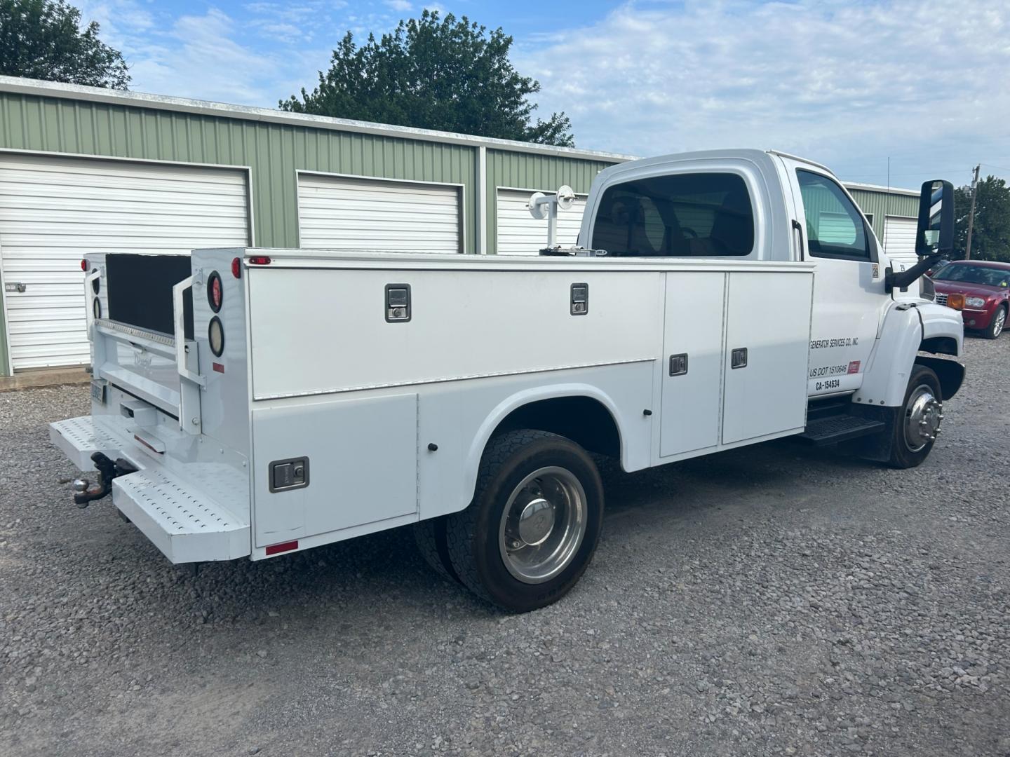 2009 White Chevrolet C5C042 C5500 (1GBE5C1959F) with an 6.6L V8 OHV 32V TURBO DIESEL engine, located at 17760 Hwy 62, Morris, OK, 74445, (918) 733-4887, 35.609104, -95.877060 - Photo#4