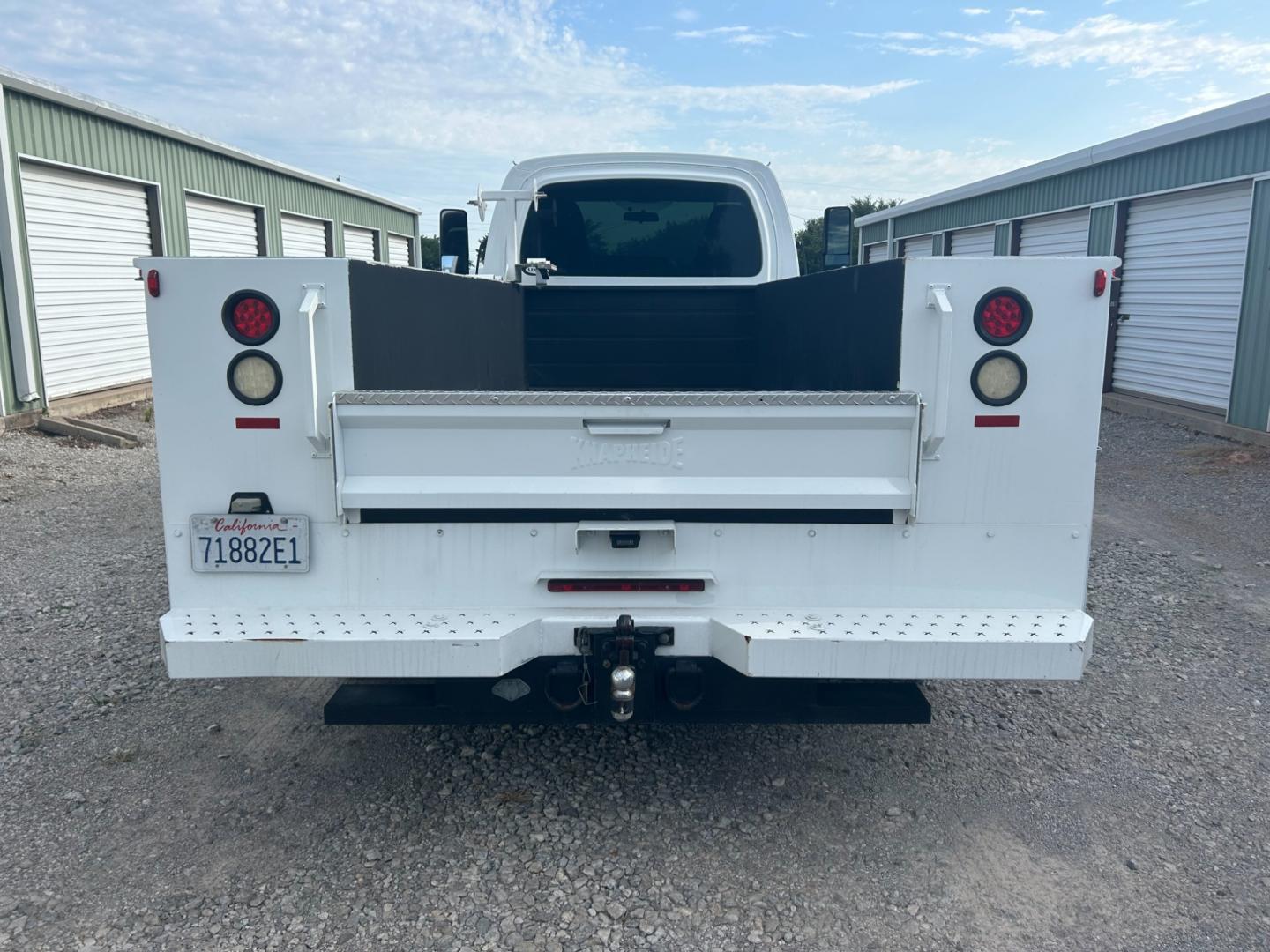 2009 White Chevrolet C5C042 C5500 (1GBE5C1959F) with an 6.6L V8 OHV 32V TURBO DIESEL engine, located at 17760 Hwy 62, Morris, OK, 74445, (918) 733-4887, 35.609104, -95.877060 - Photo#5