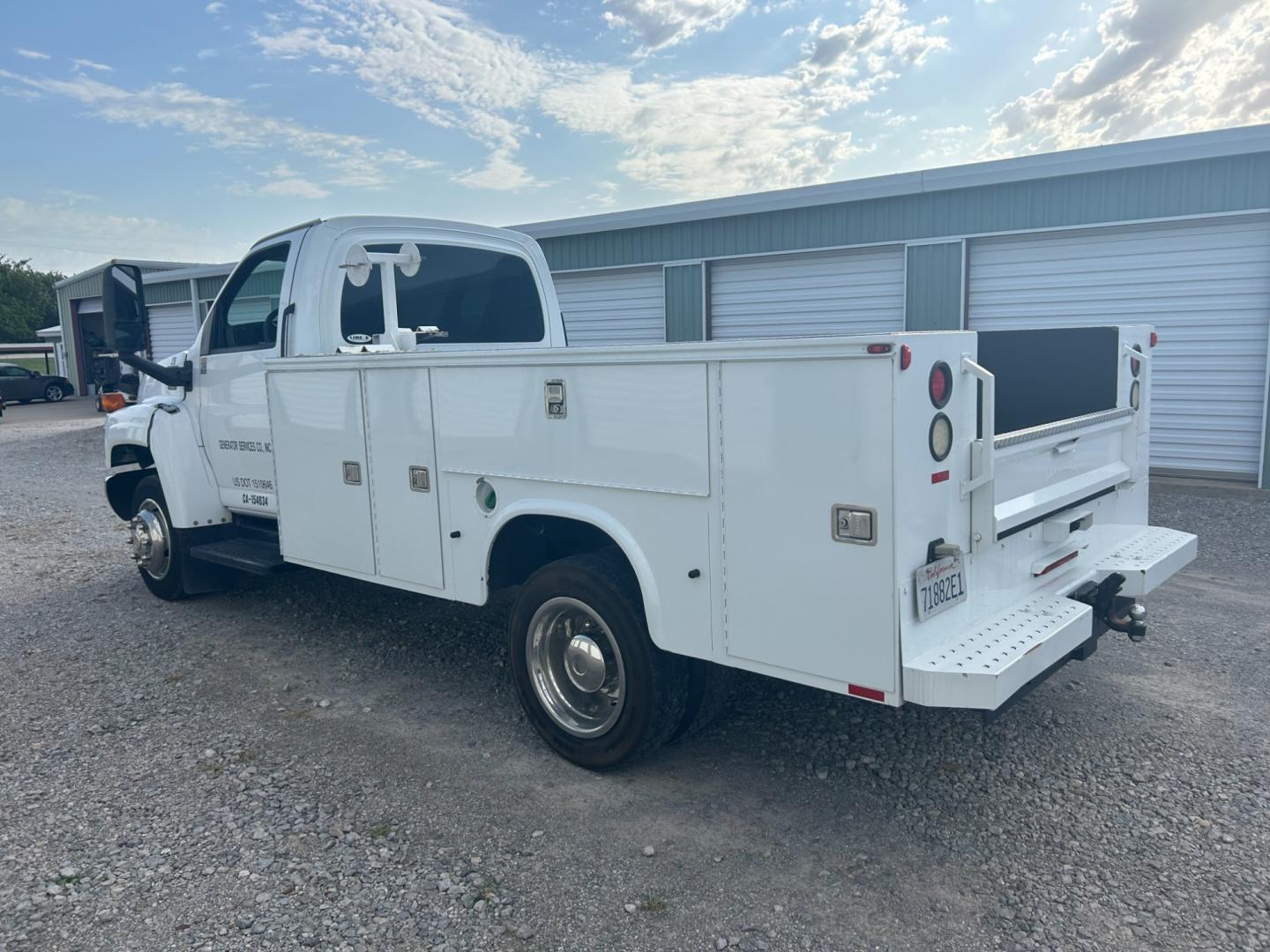 2009 White Chevrolet C5C042 C5500 (1GBE5C1959F) with an 6.6L V8 OHV 32V TURBO DIESEL engine, located at 17760 Hwy 62, Morris, OK, 74445, (918) 733-4887, 35.609104, -95.877060 - Photo#6