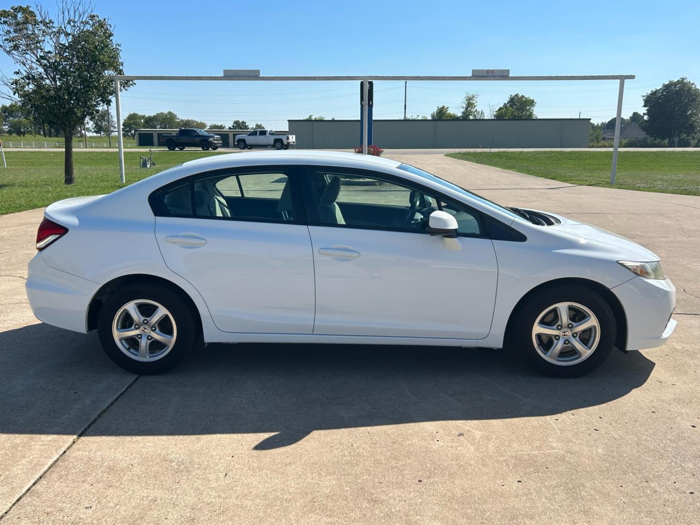 2013 White Honda Civic CNG Sedan 5-Speed AT (19XFB5F54DE) with an 1.8L L4 SOHC 16V CNG engine, 5A transmission, located at 17760 Hwy 62, Morris, OK, 74445, (918) 733-4887, 35.609104, -95.877060 - Photo#3