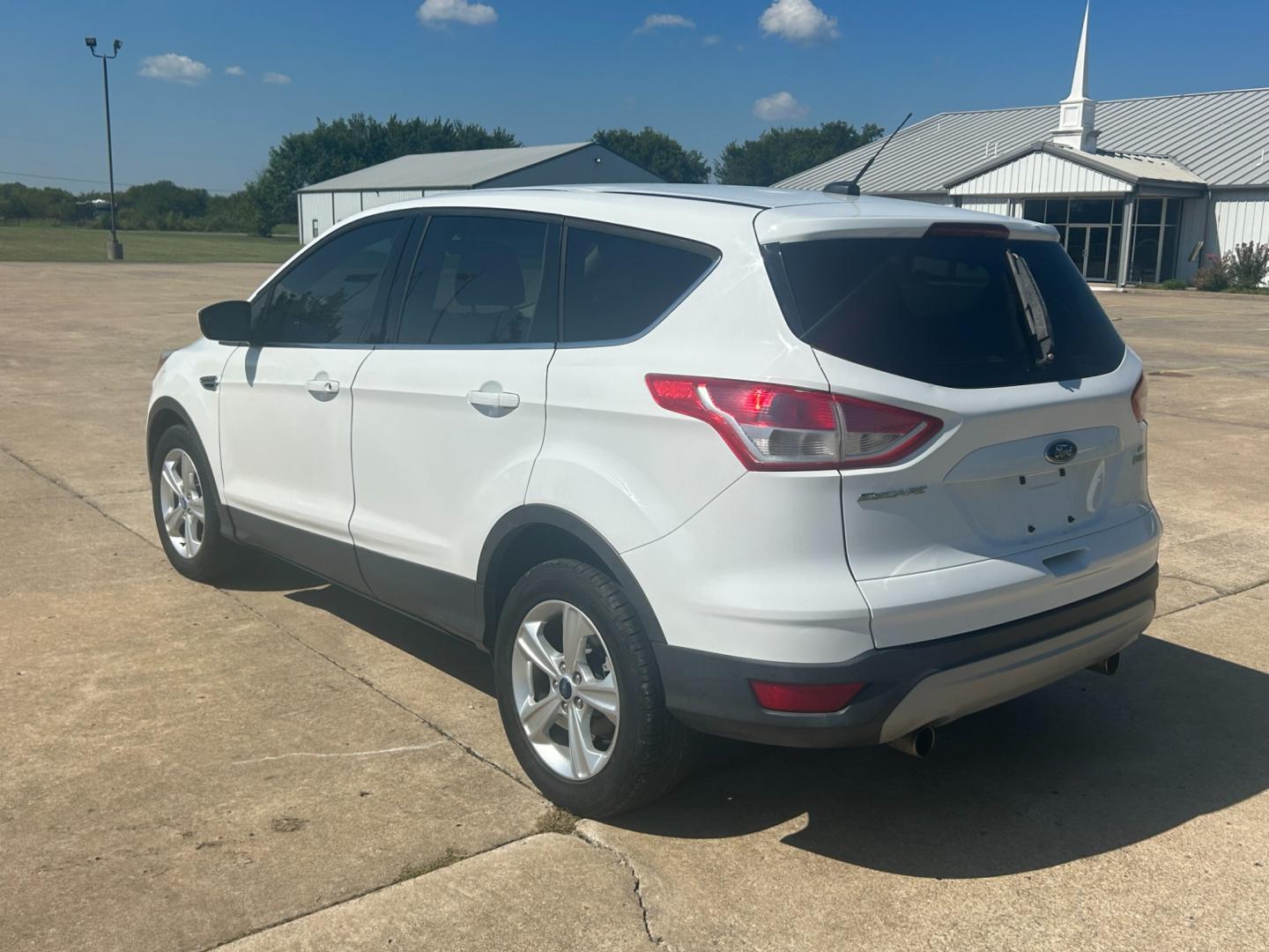 2013 White Ford Escape SE FWD (1FMCU0GXXDU) with an 1.6L L4 DOHC 16V engine, 6-Speed Automatic transmission, located at 17760 Hwy 62, Morris, OK, 74445, (918) 733-4887, 35.609104, -95.877060 - 2013 FORD ESCAPE SE FWD 1.6L FEATURES POWER WINDOWS, POWER LOCKS, POWER MIRRORS, AM/FM RADIO, SIRIUS RADIO, CD PLAYER, AUXILLARY PORT, MULTI-FUNCTIONING STEERING WHEEL CONTROLS, CRUISE CONTROL, HANDS-FREE CALLING. 104,251 MILES WITH 235/55R17 TIRES. ******DOES HAVE REBUILT TITLE DUE TO HAIL DAMAGE S - Photo#6