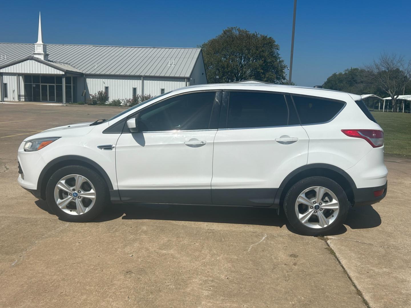 2013 White Ford Escape SE FWD (1FMCU0GXXDU) with an 1.6L L4 DOHC 16V engine, 6-Speed Automatic transmission, located at 17760 Hwy 62, Morris, OK, 74445, (918) 733-4887, 35.609104, -95.877060 - 2013 FORD ESCAPE SE FWD 1.6L FEATURES POWER WINDOWS, POWER LOCKS, POWER MIRRORS, AM/FM RADIO, SIRIUS RADIO, CD PLAYER, AUXILLARY PORT, MULTI-FUNCTIONING STEERING WHEEL CONTROLS, CRUISE CONTROL, HANDS-FREE CALLING. 104,251 MILES WITH 235/55R17 TIRES. ******DOES HAVE REBUILT TITLE DUE TO HAIL DAMAGE S - Photo#7