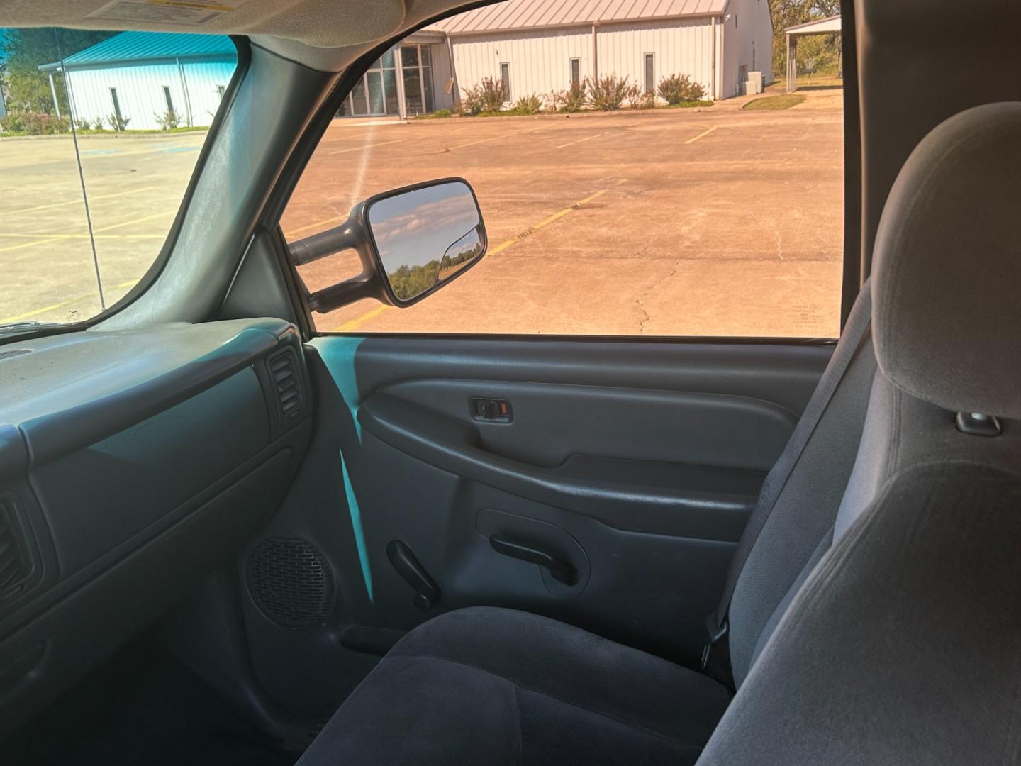 2006 White GMC Sierra 2500HD SL Ext. Cab 4WD (1GTHK29276E) with an 6.6L V8 OHV 32V TURBO DIESEL engine, located at 17760 Hwy 62, Morris, OK, 74445, (918) 733-4887, 35.609104, -95.877060 - Photo#9