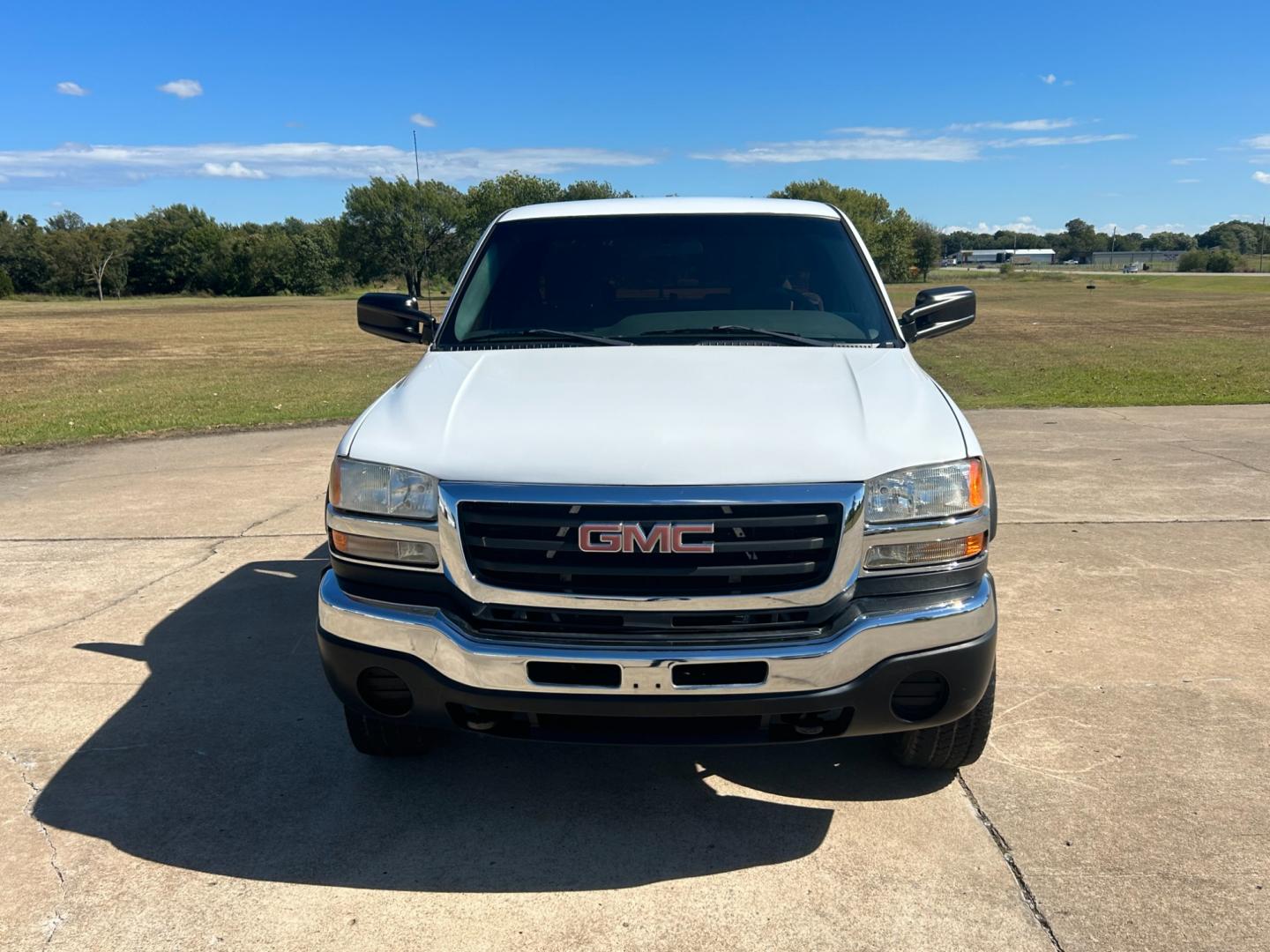 2006 White GMC Sierra 2500HD SL Ext. Cab 4WD (1GTHK29276E) with an 6.6L V8 OHV 32V TURBO DIESEL engine, located at 17760 Hwy 62, Morris, OK, 74445, (918) 733-4887, 35.609104, -95.877060 - Photo#1