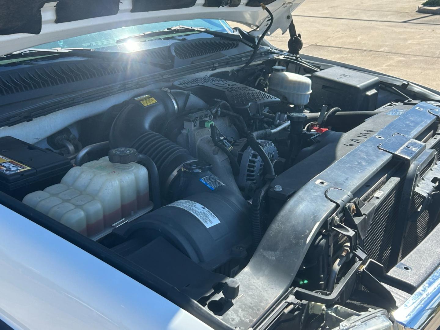 2006 White GMC Sierra 2500HD SL Ext. Cab 4WD (1GTHK29276E) with an 6.6L V8 OHV 32V TURBO DIESEL engine, located at 17760 Hwy 62, Morris, OK, 74445, (918) 733-4887, 35.609104, -95.877060 - Photo#20