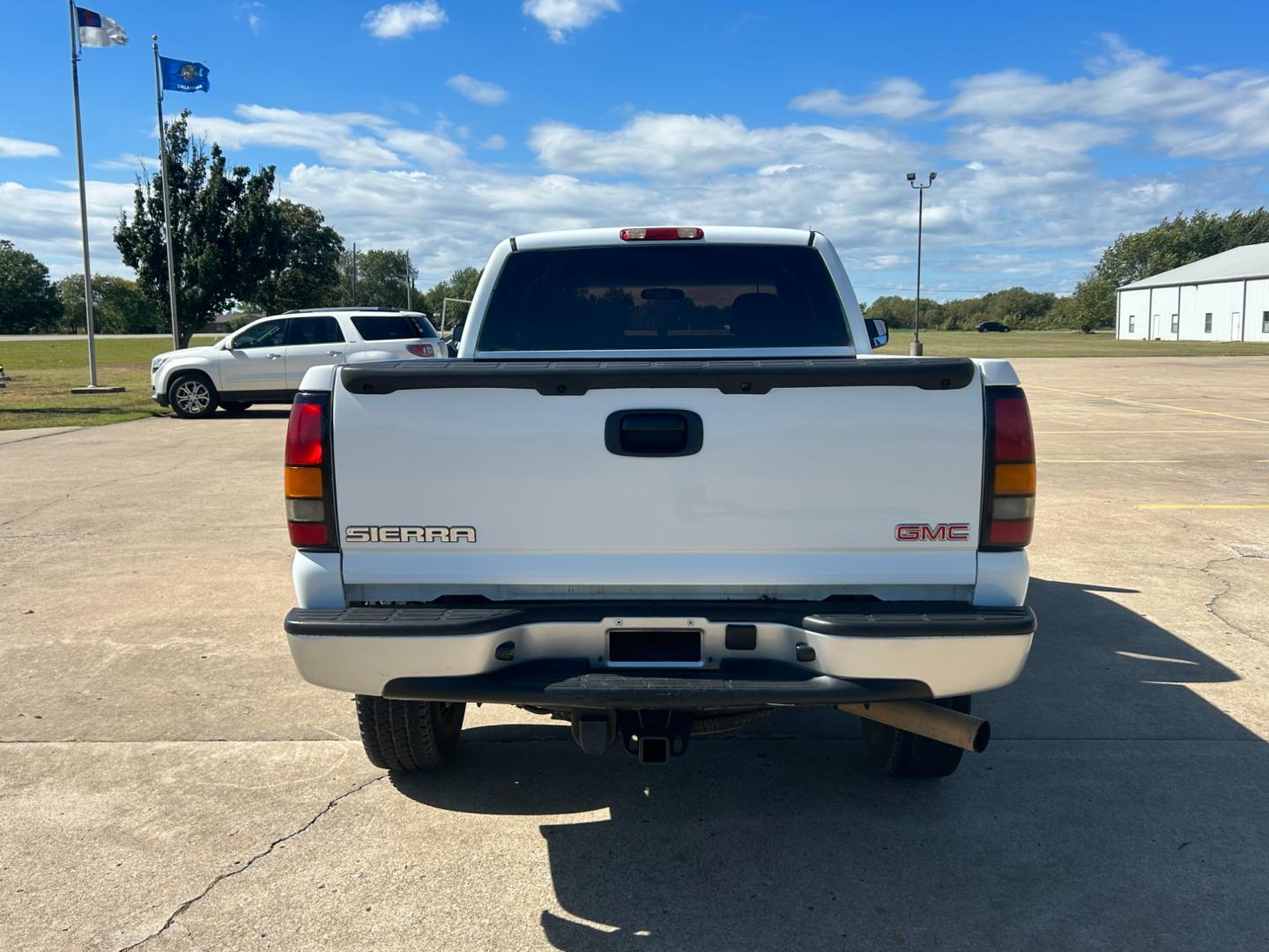 2006 White GMC Sierra 2500HD SL Ext. Cab 4WD (1GTHK29276E) with an 6.6L V8 OHV 32V TURBO DIESEL engine, located at 17760 Hwy 62, Morris, OK, 74445, (918) 733-4887, 35.609104, -95.877060 - Photo#5