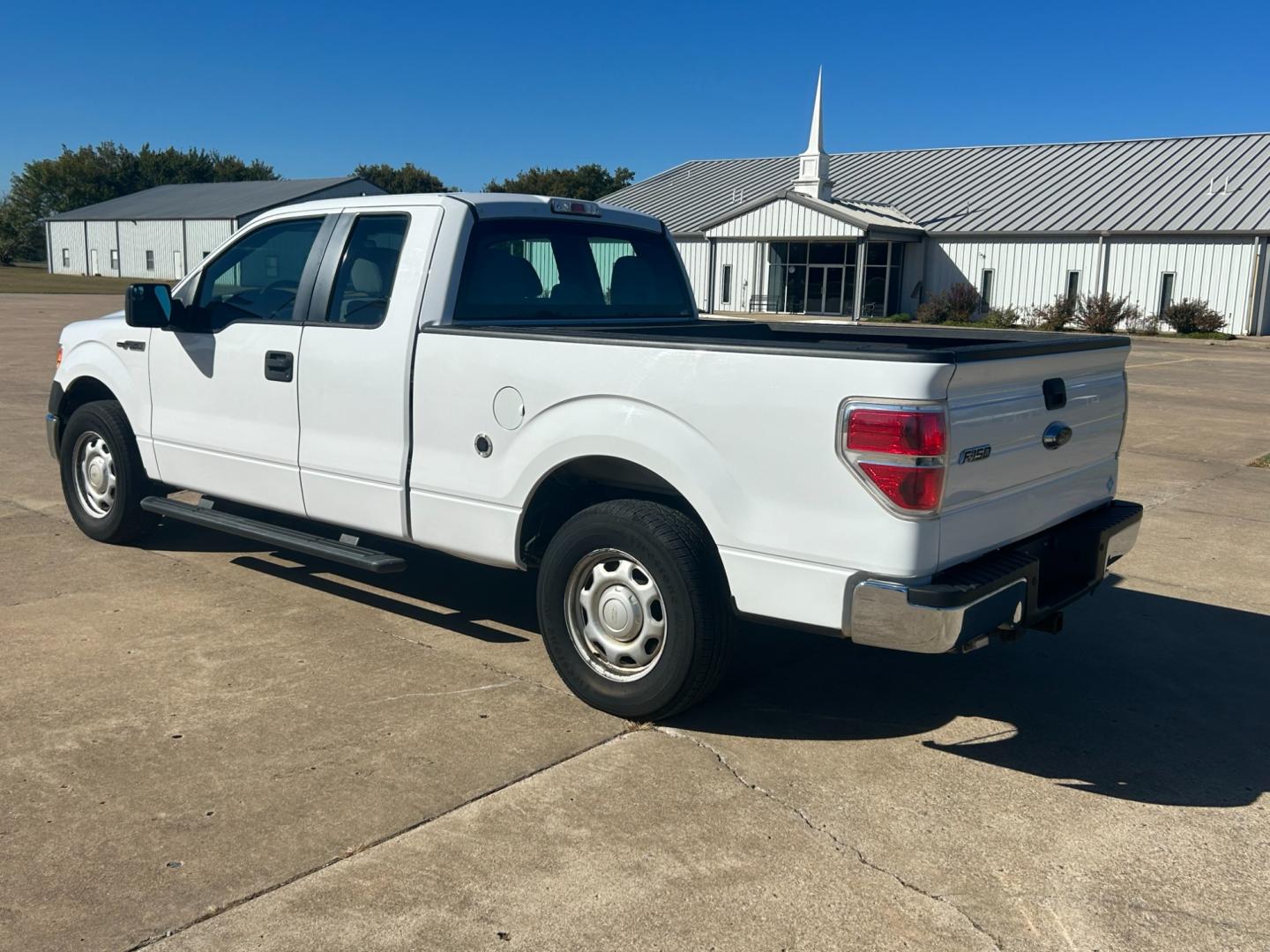 2014 White Ford F-150 XL SuperCab 8-ft. Bed 2WD (1FTEX1CM3EK) with an 3.7L V6 DOHC 24V engine, 6-Speed Automatic transmission, located at 17760 Hwy 62, Morris, OK, 74445, (918) 733-4887, 35.609104, -95.877060 - 2014 FORD F-150 XL SUPERCAB 8-ft. BED 2WD 3.8L V6 BI-FUEL (RUNS ON BOTH CNG OR GASOLINE) FEATURES POWER LOCKS, POWER WINDOWS, AM/FM STEREO, SIRIUS XM STEREO, CD PLAYER, AUXILLARY PORT, CRUISE CONTROL, TRACTION CONTROL, MULTI-FUNCTIONING STEERING WHEEL CONTROLS, BACK-UP CAMERA, BED LINER. HAS 159,994 - Photo#6