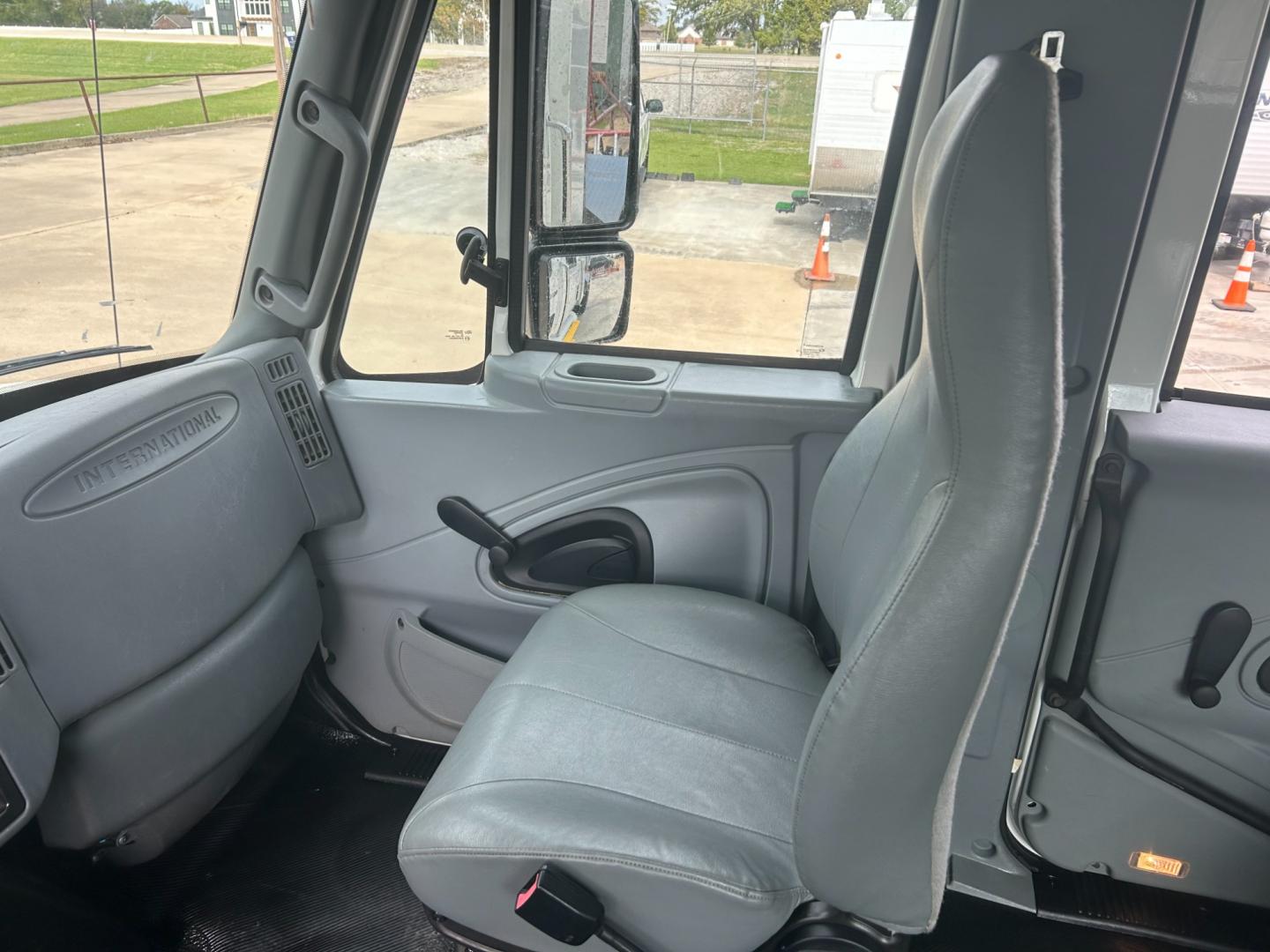 2013 White International 4300 4300 (1HTMMSDLXDJ) with an 7.6L I6 210 hp 255 hp engine, AUTOMATIC transmission, located at 17760 Hwy 62, Morris, OK, 74445, (918) 733-4887, 35.609104, -95.877060 - Photo#9