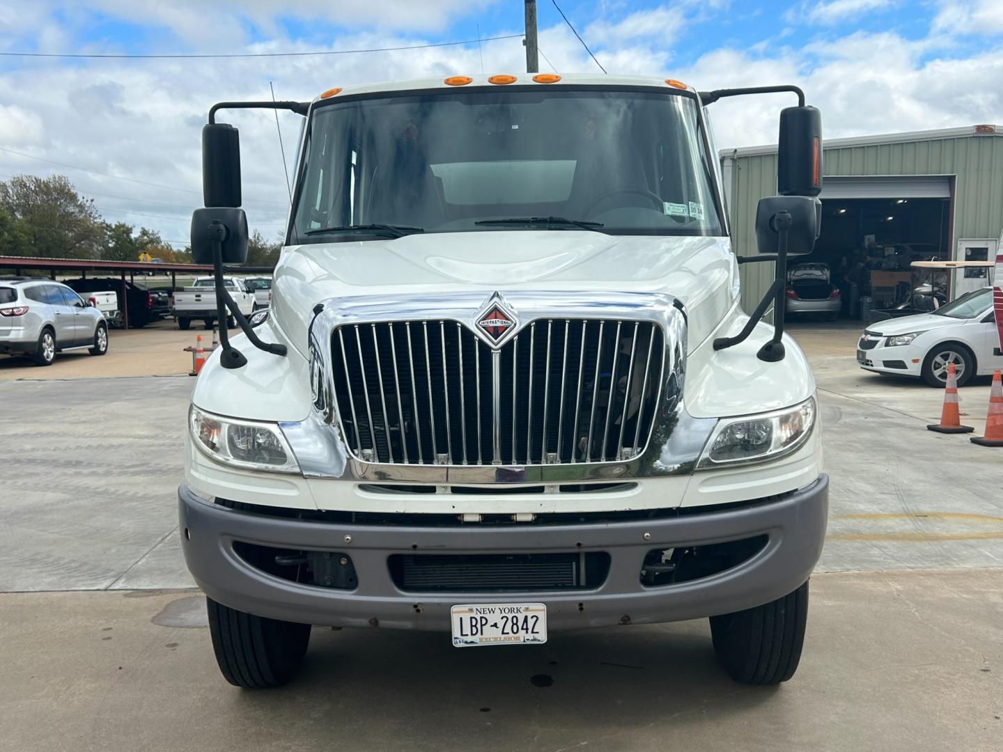 2013 White International 4300 4300 (1HTMMSDLXDJ) with an 7.6L I6 210 hp 255 hp engine, AUTOMATIC transmission, located at 17760 Hwy 62, Morris, OK, 74445, (918) 733-4887, 35.609104, -95.877060 - Photo#1