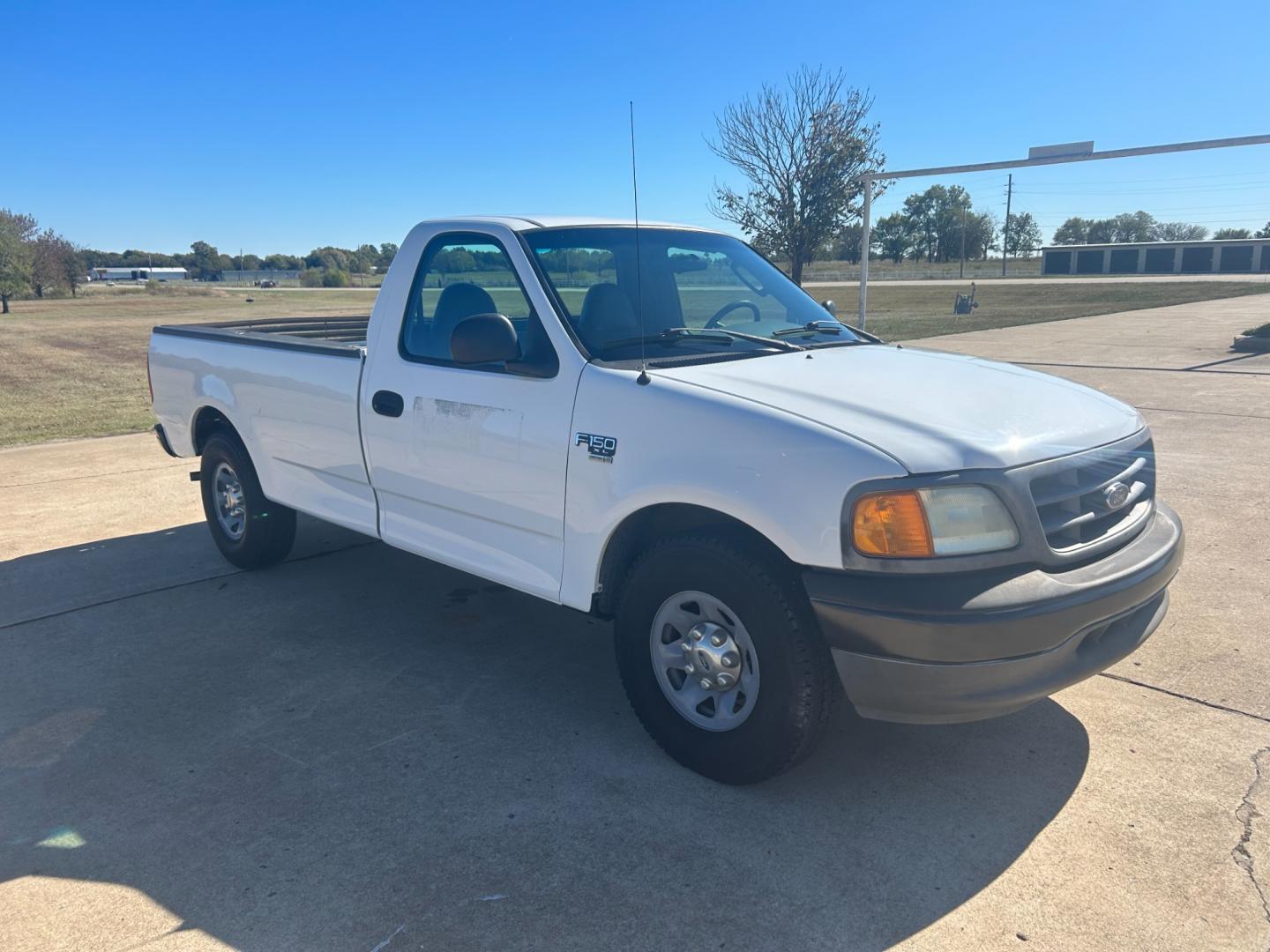 2004 White Ford F-150 Regular Cab 2WD (2FDPF17M64C) with an 5.4L V8 SOHC engine, located at 17760 Hwy 62, Morris, OK, 74445, (918) 733-4887, 35.609104, -95.877060 - 2004 FORD F-150 REGULAR CAB 2WD DEDICATED CNG (ONLY RUNS ON COMPRESSED NATURAL GAS). IT FEATURES MANUAL SEATS, MANUAL LOCKS, MANUAL WINDOWS, MANUAL MIRRORS, AM/FM STEREO, CASSETTE PLAYER, CRUISE CONTROL. A PREMIER ALTERNATIVE FUEL CONVERSION THAT IS EPA-APPROVED. EXTREMELY CLEAN-BURNING AND EFFICIE - Photo#2