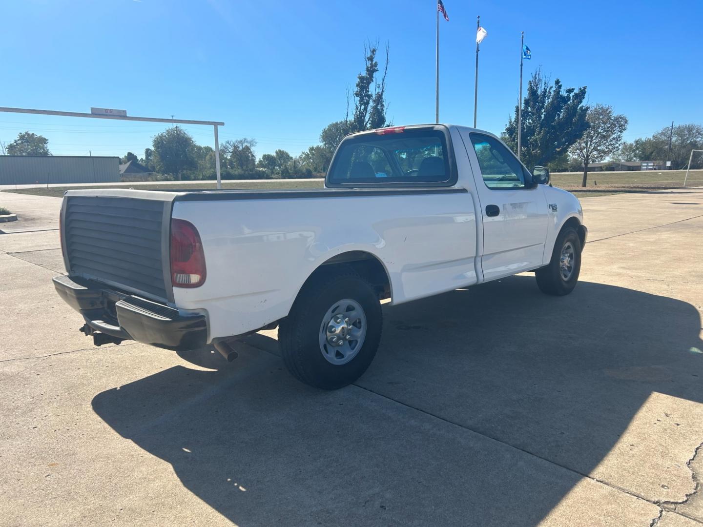 2004 White Ford F-150 Regular Cab 2WD (2FDPF17M64C) with an 5.4L V8 SOHC engine, located at 17760 Hwy 62, Morris, OK, 74445, (918) 733-4887, 35.609104, -95.877060 - 2004 FORD F-150 REGULAR CAB 2WD DEDICATED CNG (ONLY RUNS ON COMPRESSED NATURAL GAS). IT FEATURES MANUAL SEATS, MANUAL LOCKS, MANUAL WINDOWS, MANUAL MIRRORS, AM/FM STEREO, CASSETTE PLAYER, CRUISE CONTROL. A PREMIER ALTERNATIVE FUEL CONVERSION THAT IS EPA-APPROVED. EXTREMELY CLEAN-BURNING AND EFFICIE - Photo#4