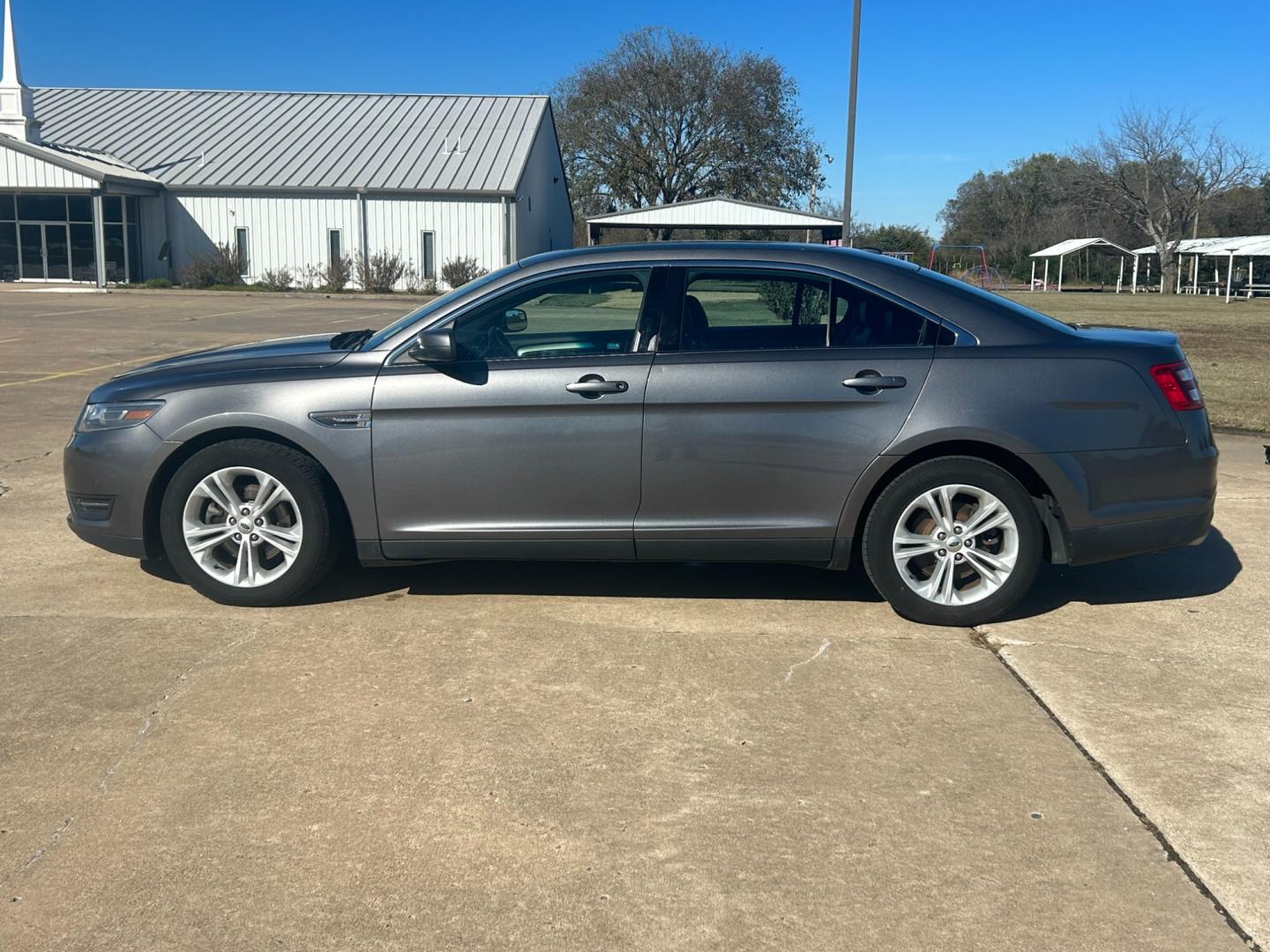 2014 GRAY Ford Taurus SEL FWD (1FAHP2E81EG) with an 3.5L V6 DOHC 24V engine, 6-Speed Automatic transmission, located at 17760 Hwy 62, Morris, OK, 74445, (918) 733-4887, 35.609104, -95.877060 - Photo#8