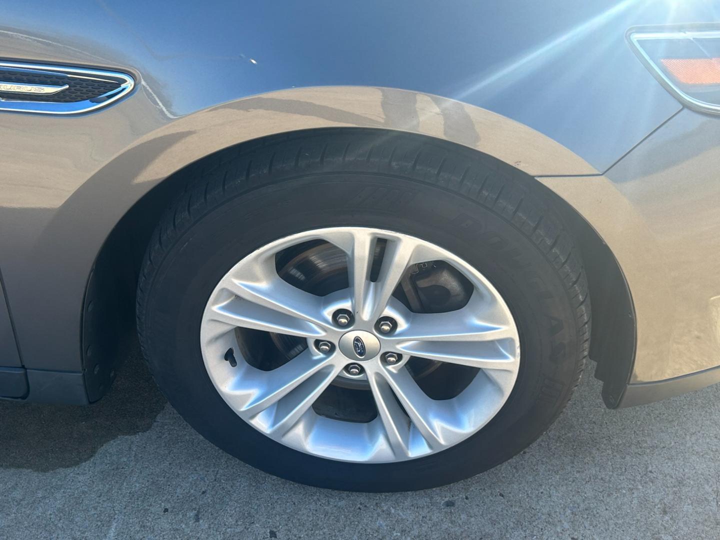 2014 GRAY Ford Taurus SEL FWD (1FAHP2E81EG) with an 3.5L V6 DOHC 24V engine, 6-Speed Automatic transmission, located at 17760 Hwy 62, Morris, OK, 74445, (918) 733-4887, 35.609104, -95.877060 - Photo#27