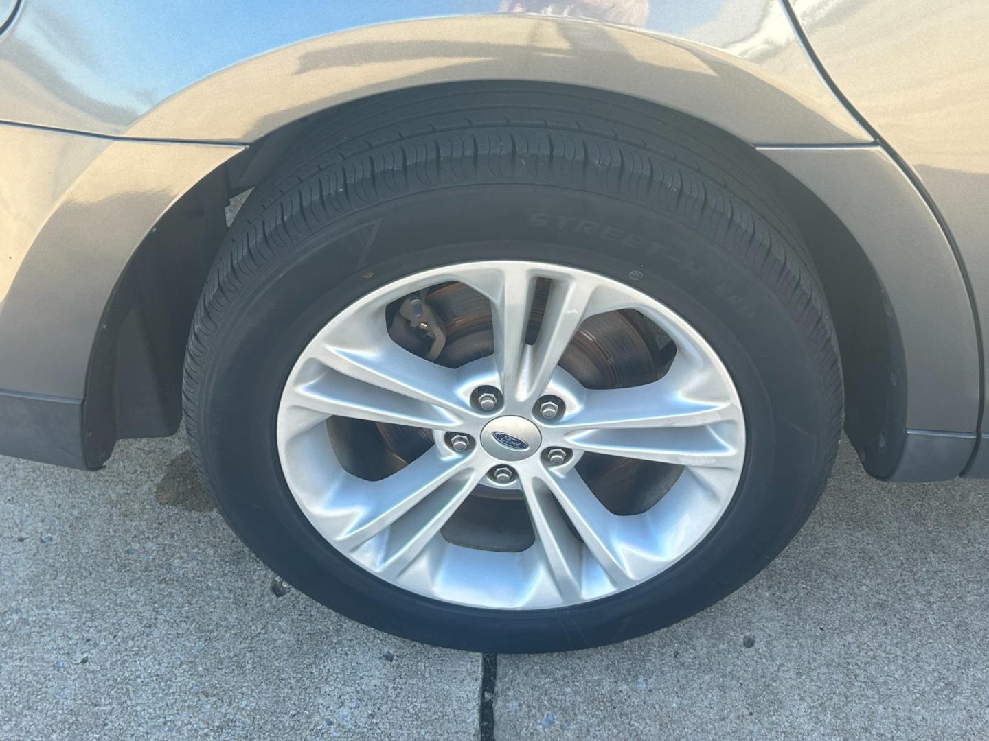 2014 GRAY Ford Taurus SEL FWD (1FAHP2E81EG) with an 3.5L V6 DOHC 24V engine, 6-Speed Automatic transmission, located at 17760 Hwy 62, Morris, OK, 74445, (918) 733-4887, 35.609104, -95.877060 - Photo#28