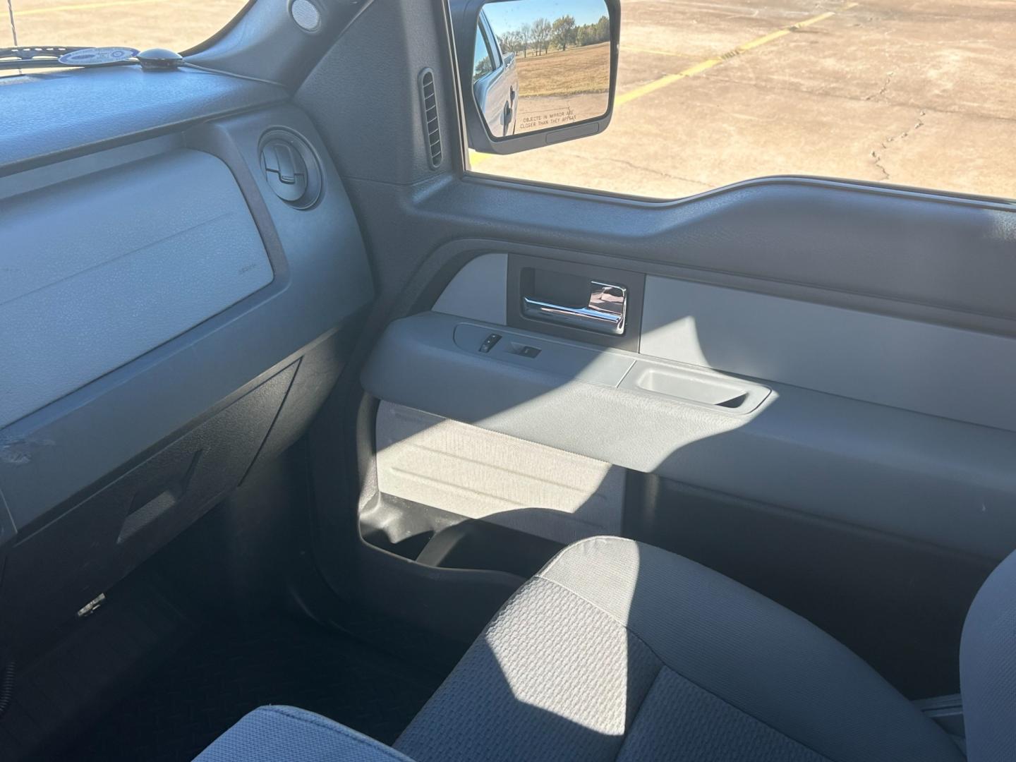 2014 White Ford F-150 STX 6.5-ft. Bed 2WD (1FTMF1CM5EK) with an 3.7L V6 DOHC 24V engine, 6-Speed Automatic transmission, located at 17760 Hwy 62, Morris, OK, 74445, (918) 733-4887, 35.609104, -95.877060 - 2014 FORD F-150 STX 6.5-ft. BED 2WD BI-FUEL (RUNS ON BOTH CNG OR GASOLINE) FEATURES POWER WINDOWS, POWER LOCKS, AM/FM STEREO, SIRIUS XM, CD PLAYER, AUXILLIARY PORT, CRUISE CONTROL, TRACTION CONTROL, MULTI-FUNCTIONING STEERING WHEEL CONTROLS. 164,837 MILES WITH LT245/R17 TIRES. ******CLEAN TITLE***** - Photo#9