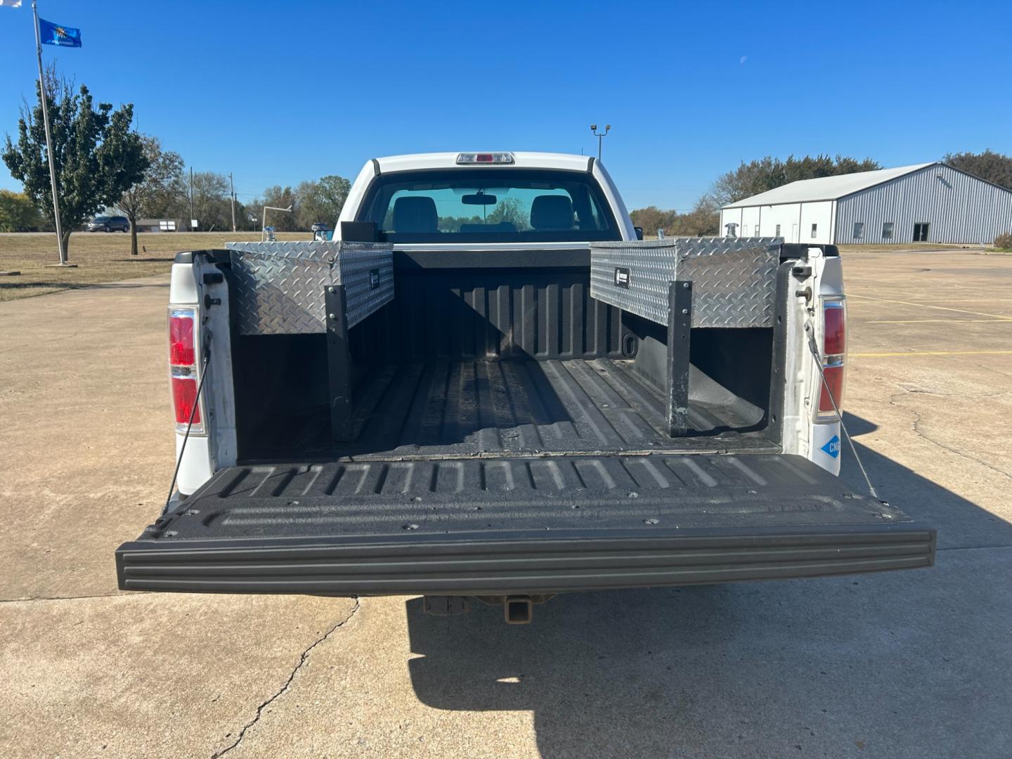 2014 White Ford F-150 STX 6.5-ft. Bed 2WD (1FTMF1CM2EK) with an 3.7L V6 DOHC 24V engine, 6-Speed Automatic transmission, located at 17760 Hwy 62, Morris, OK, 74445, (918) 733-4887, 35.609104, -95.877060 - Photo#13