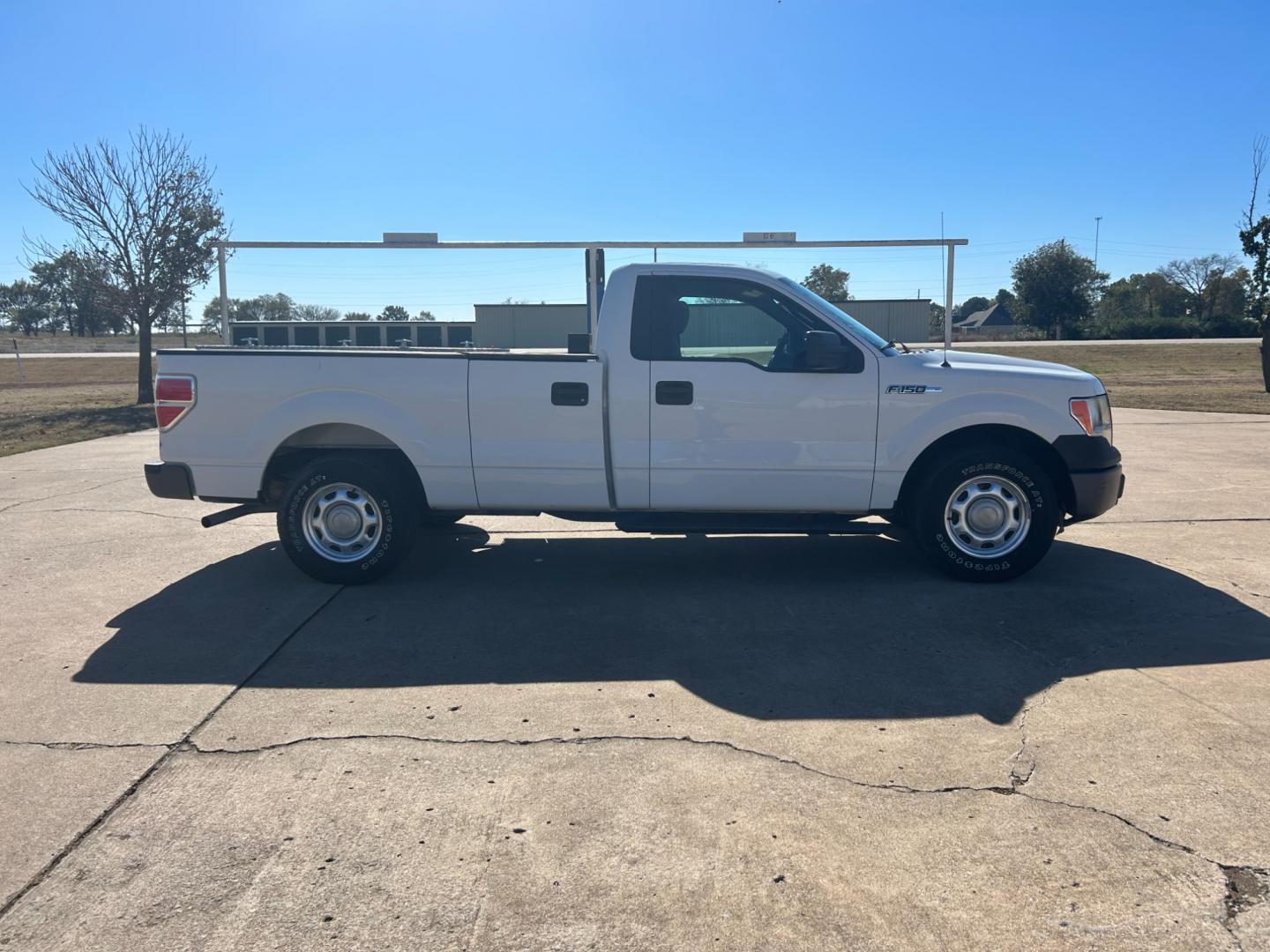 2014 White Ford F-150 STX 6.5-ft. Bed 2WD (1FTMF1CM2EK) with an 3.7L V6 DOHC 24V engine, 6-Speed Automatic transmission, located at 17760 Hwy 62, Morris, OK, 74445, (918) 733-4887, 35.609104, -95.877060 - 2014 FORD F-150 STX 6.5-ft. BED 2WD BI-FUEL (RUNS ON BOTH CNG OR GASOLINE) FEATURES POWER WINDOWS, POWER LOCKS, POWER MIRRORS, AM/FM STEREO, SIRIUS RADIO, CD PLAYER, AUXILLIARY PORT, CRUISE CONTROL, TRACTION CONTROL, MULTI-FUNCTIONING STEERING WHEEL CONTROLS, BEDLINER. IT RUNS ON CNG (COMPRESSED NAT - Photo#3