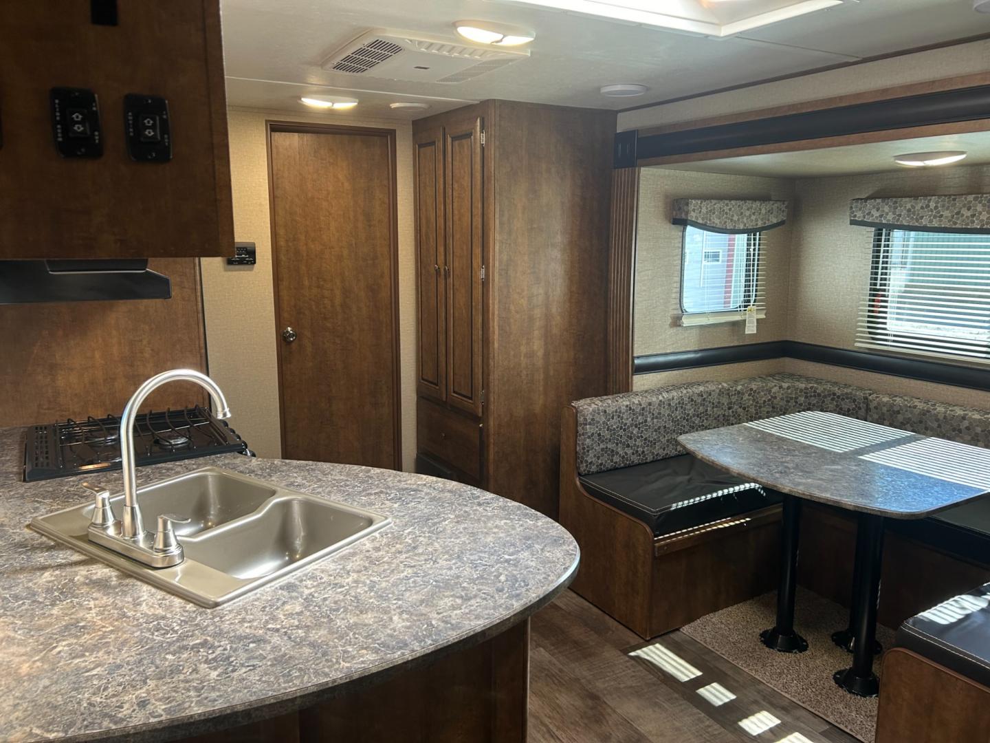 2017 Silver Crossroads RV 225TD 225TD (4V0TC2229HJ) , located at 17760 Hwy 62, Morris, OK, 74445, 35.609104, -95.877060 - Photo#10