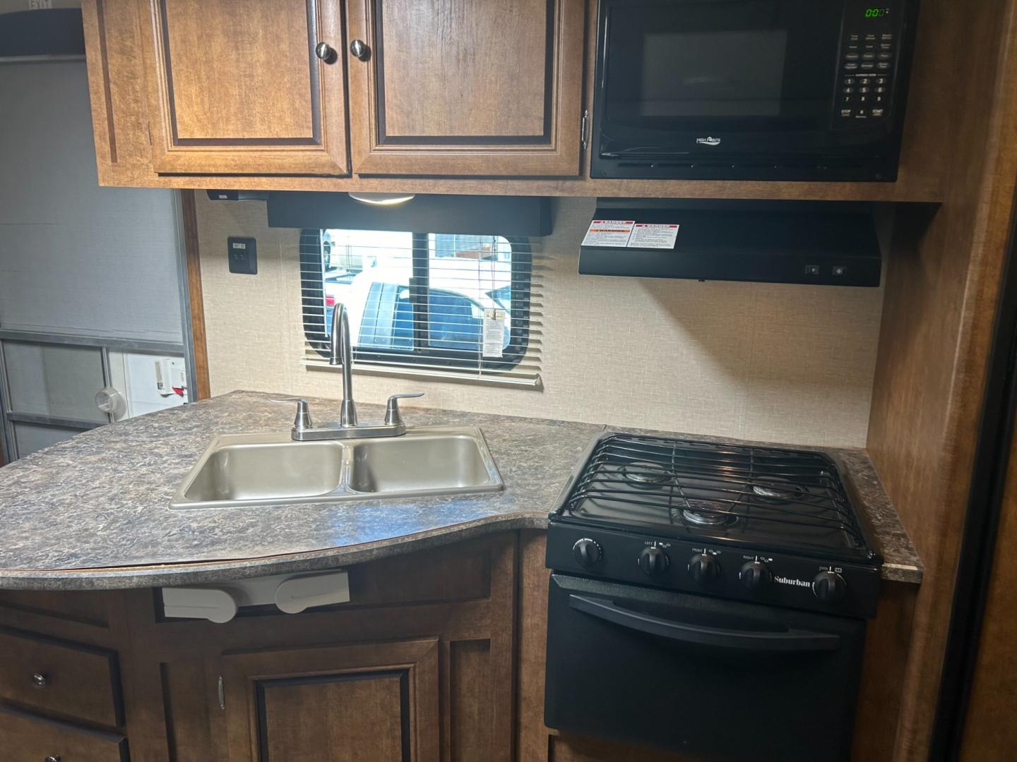 2017 Silver Crossroads RV 225TD 225TD (4V0TC2229HJ) , located at 17760 Hwy 62, Morris, OK, 74445, 35.609104, -95.877060 - Photo#12