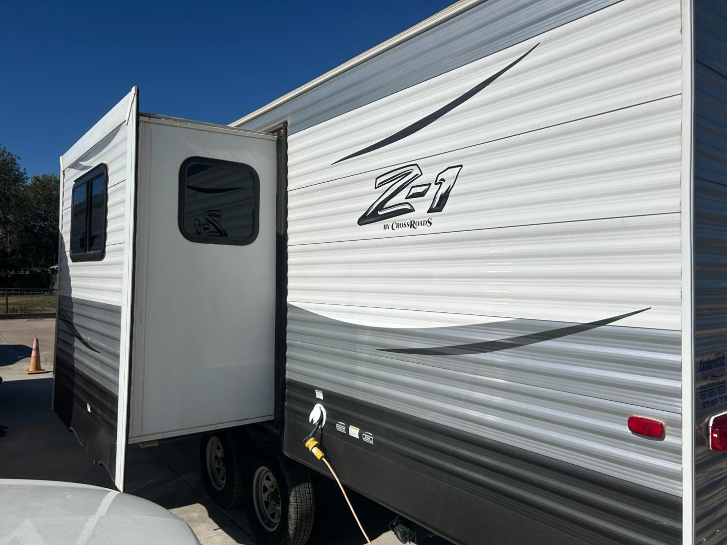 2017 Silver Crossroads RV 225TD 225TD (4V0TC2229HJ) , located at 17760 Hwy 62, Morris, OK, 74445, 35.609104, -95.877060 - Photo#8