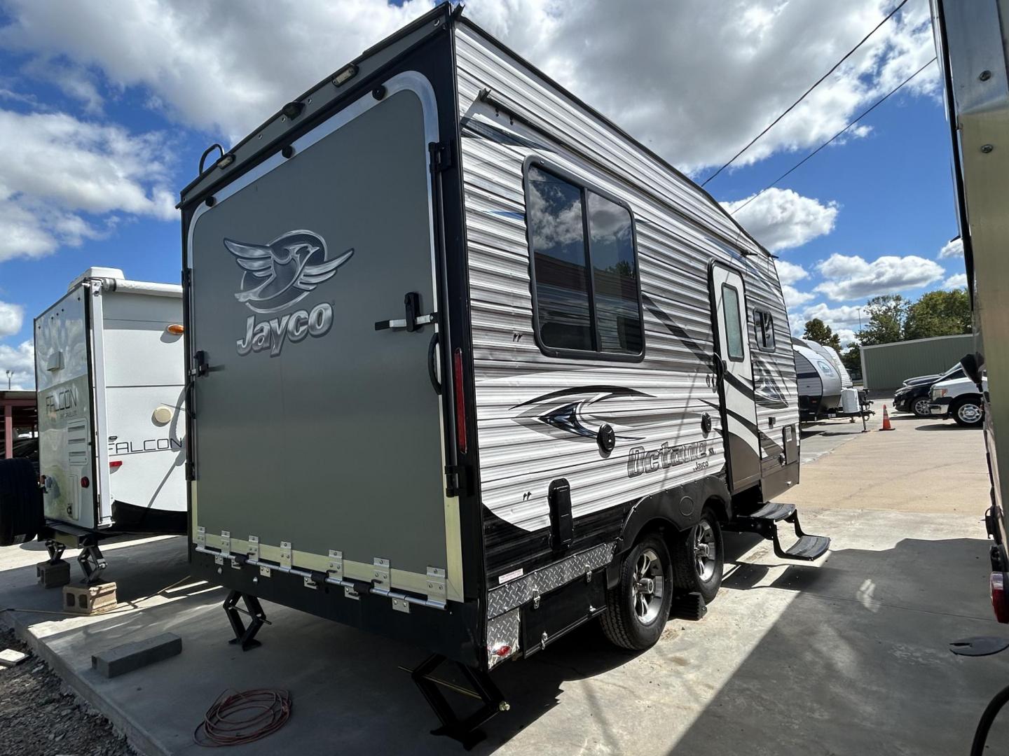 2018 Silver JAYCO OCTANE (1UJBJSBJXJ1) , located at 17760 Hwy 62, Morris, OK, 74445, 35.609104, -95.877060 - Photo#3