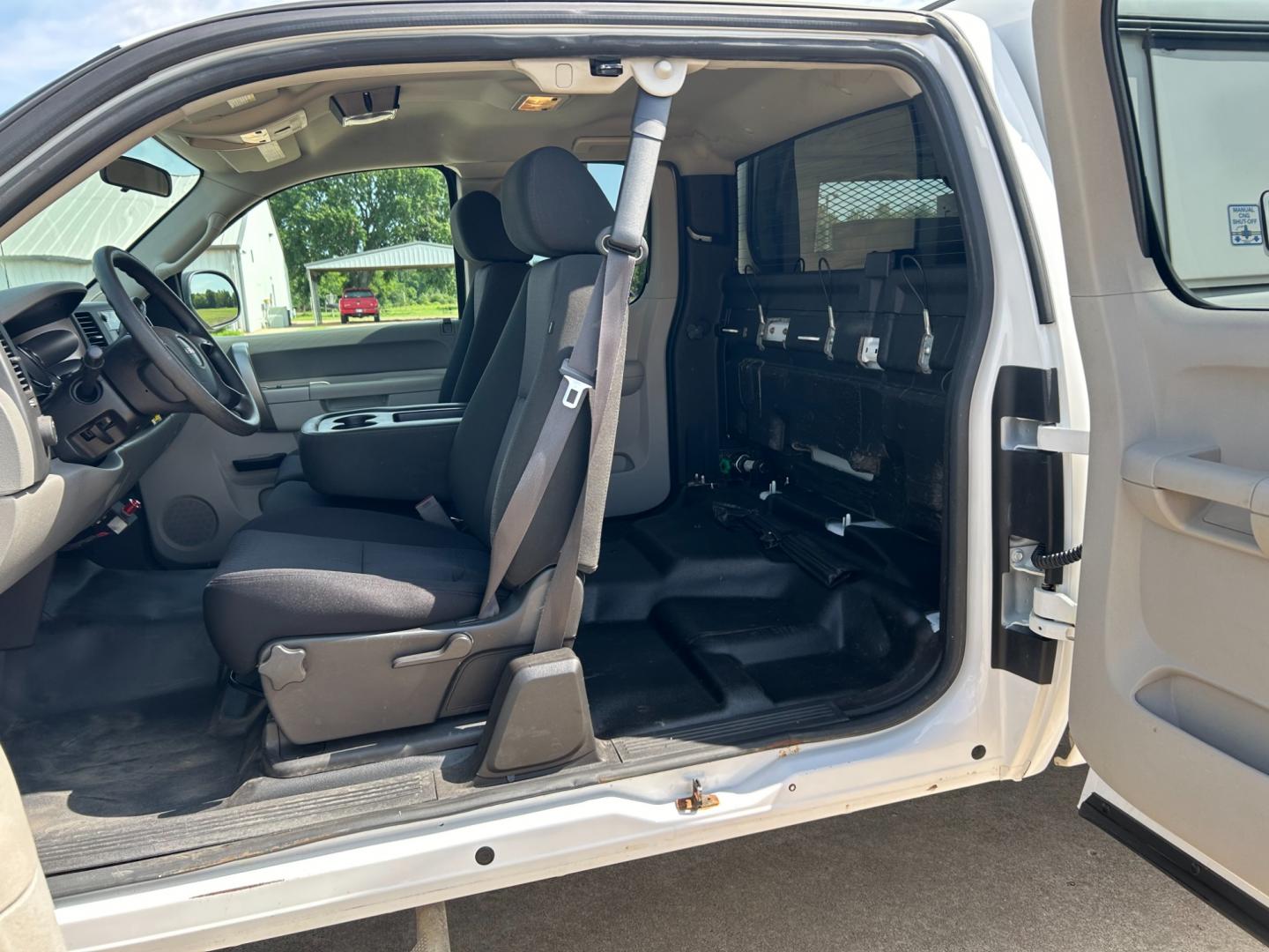 2013 White /GRAY GMC Sierra 2500HD EXTENDED 4WD (IGT22ZEB8DZ) with an 6.0L V8 engine, AUTOMATIC transmission, located at 17760 Hwy 62, Morris, OK, 74445, (918) 733-4887, 35.609104, -95.877060 - 2013 GMC SIERRA 2500 IS BI FUEL HAS A 6.0L V8 ENGINE AND IS 4WD. HAS POWER LOCKS, POWER WINDOWS, POWER MIRROR. AM FM STEREO. HAS CLOTH INTERIOR, TRACTION CONTROL, TILT WHEEL, CRIUSE CONTROL, STORAGE IN BACK, BED COVER, BED LINER. FIRESTONE 265/70R17. *DOES NOT HAVE BACK SEAT. *DOES HAVE SMALL DENT A - Photo#14