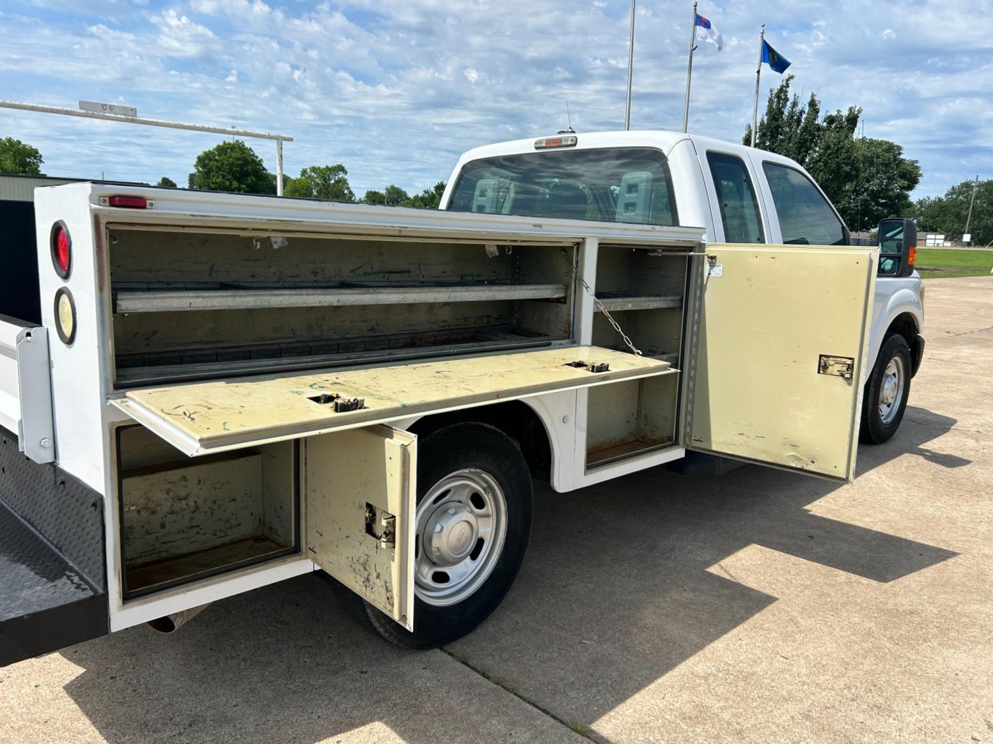 2012 White /Gray Ford F-250 SD SUPER DUTY (1FT7X2A66CE) with an 6.2L V8 OHV 16V engine, AUTOMATIC transmission, located at 17760 Hwy 62, Morris, OK, 74445, (918) 733-4887, 35.609104, -95.877060 - 2012 FORD F250 SUPERCAB HAS THE 6.2L V8 ENGINE AND IS 2WD IT IS DEDICATED CNG (COMPRESSED NATURAL GAS) FEATURES MANUAL SEATS, POWER LOCKS, POWER WINDOWS, POWER MIRRORS, AM/FM STEREO, TILT WHEEL, CLOTH INTERIOR,CRUISE CONTROL, TRACTION CONTROL, TOOL BED WITH STORAGE, BED LINER, AND FIRESTONE TIRES 2 - Photo#15