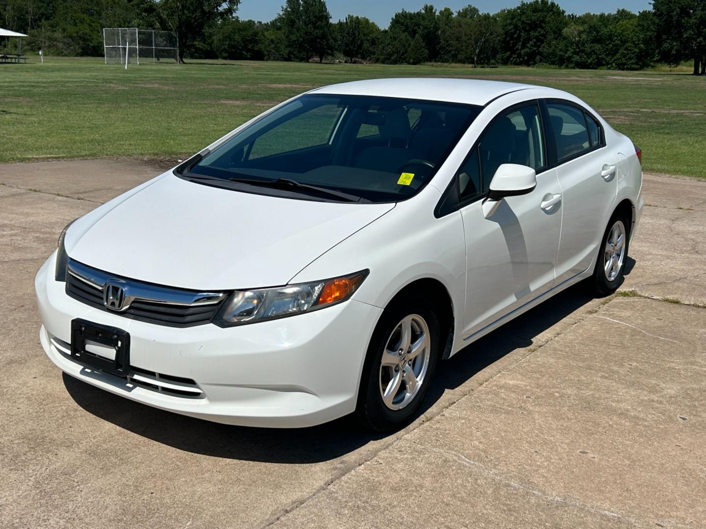 2012 White /GRAY Honda Civic NATURAL GAS (19XFB5F55CE) with an 1.8L engine, AUTOMATIC transmission, located at 17760 Hwy 62, Morris, OK, 74445, (918) 733-4887, 35.609104, -95.877060 - 2012 HONDA CIVIC DEDICATED CNG HAS A 1.8L 4 CYLINDER ENGINE AND IS 2WD. HAS KEYLESS REMOTE ENTRY, MANUAL SEATS, POWER LOCKS, POWER MIRRORS, POWER WINDOWS. HAS AM/FM RADIO, CD PLAYER, BLUETOOTH HANDS-FREE CALLING, AUX PORT, USB PORT, CRUISE CONTROL, TRACTION CONTROL. 29,850 MILES. 195/65R15 TIRES. - Photo#0