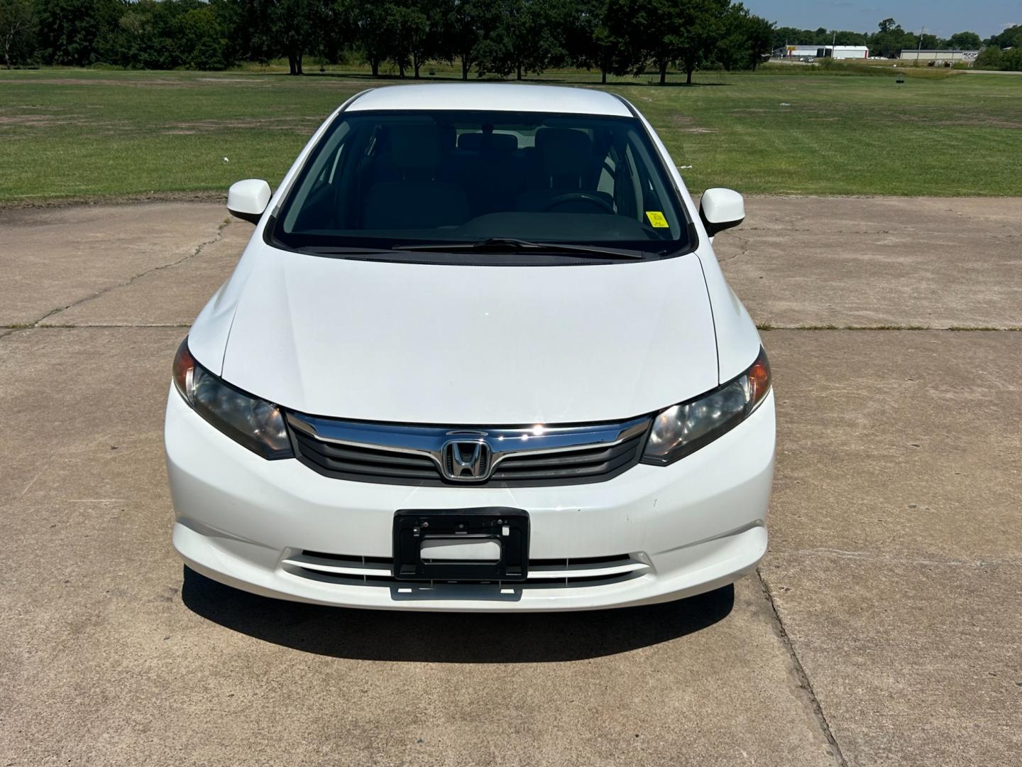 2012 White /GRAY Honda Civic NATURAL GAS (19XFB5F55CE) with an 1.8L engine, AUTOMATIC transmission, located at 17760 Hwy 62, Morris, OK, 74445, (918) 733-4887, 35.609104, -95.877060 - Photo#1