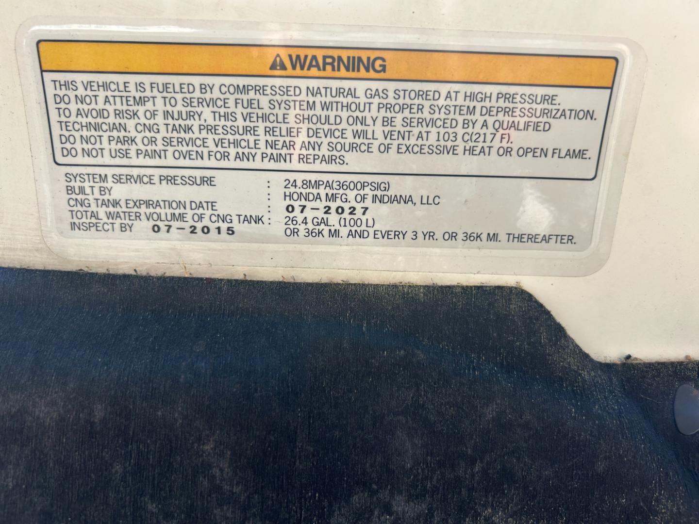 2012 White /GRAY Honda Civic NATURAL GAS (19XFB5F55CE) with an 1.8L engine, AUTOMATIC transmission, located at 17760 Hwy 62, Morris, OK, 74445, (918) 733-4887, 35.609104, -95.877060 - 2012 HONDA CIVIC DEDICATED CNG HAS A 1.8L 4 CYLINDER ENGINE AND IS 2WD. HAS KEYLESS REMOTE ENTRY, MANUAL SEATS, POWER LOCKS, POWER MIRRORS, POWER WINDOWS. HAS AM/FM RADIO, CD PLAYER, BLUETOOTH HANDS-FREE CALLING, AUX PORT, USB PORT, CRUISE CONTROL, TRACTION CONTROL. 29,850 MILES. 195/65R15 TIRES. - Photo#23