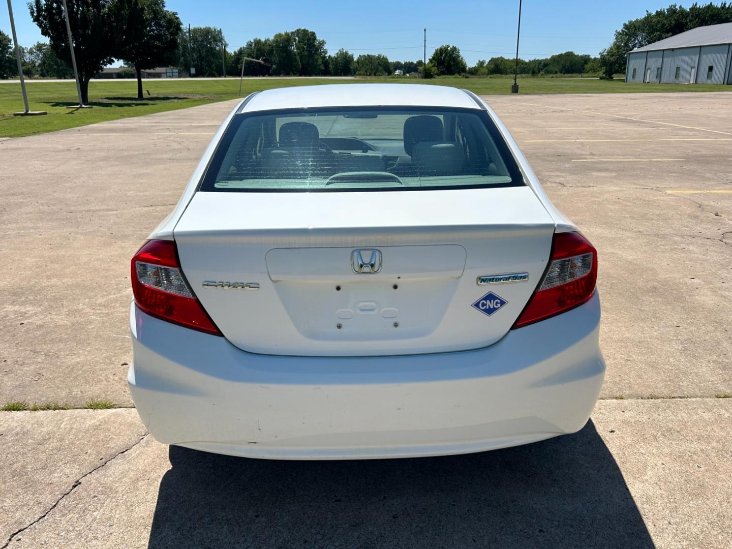 2012 White /GRAY Honda Civic NATURAL GAS (19XFB5F55CE) with an 1.8L engine, AUTOMATIC transmission, located at 17760 Hwy 62, Morris, OK, 74445, (918) 733-4887, 35.609104, -95.877060 - 2012 HONDA CIVIC DEDICATED CNG HAS A 1.8L 4 CYLINDER ENGINE AND IS 2WD. HAS KEYLESS REMOTE ENTRY, MANUAL SEATS, POWER LOCKS, POWER MIRRORS, POWER WINDOWS. HAS AM/FM RADIO, CD PLAYER, BLUETOOTH HANDS-FREE CALLING, AUX PORT, USB PORT, CRUISE CONTROL, TRACTION CONTROL. 29,850 MILES. 195/65R15 TIRES. - Photo#5