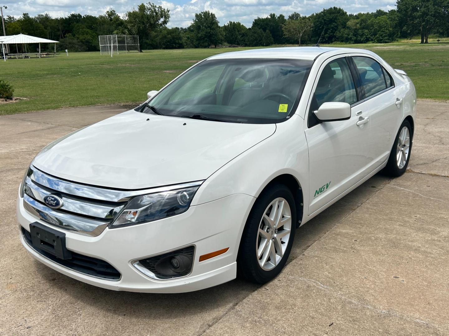 2010 White /TAN Ford Fusion SEL (3FAHP0JA5AR) with an 2.5L L4 DOHC 16V engine, AUTOMATIC transmission, located at 17760 Hwy 62, Morris, OK, 74445, (918) 733-4887, 35.609104, -95.877060 - 2010 FORD FUSION BI- FUEL CNG (COMPRESSED NATURAL GAS) OR GASOLINE HAS A 2.5L 4 CYLINDER ENGINE AND 2WD. FEATURES KEYLESS ENTERY, POWER SEATS,POWER WINDOWS, POWER LOCKS, POWER MIRRORS, LEATHER INTERIOR, AM/FM RADIO, SIRIUS RADIO, CD PLAYER, AUXILIARY PORT, BLUETOOTH, DUAL TEMPATURE CONTROL, HEATED S - Photo#0