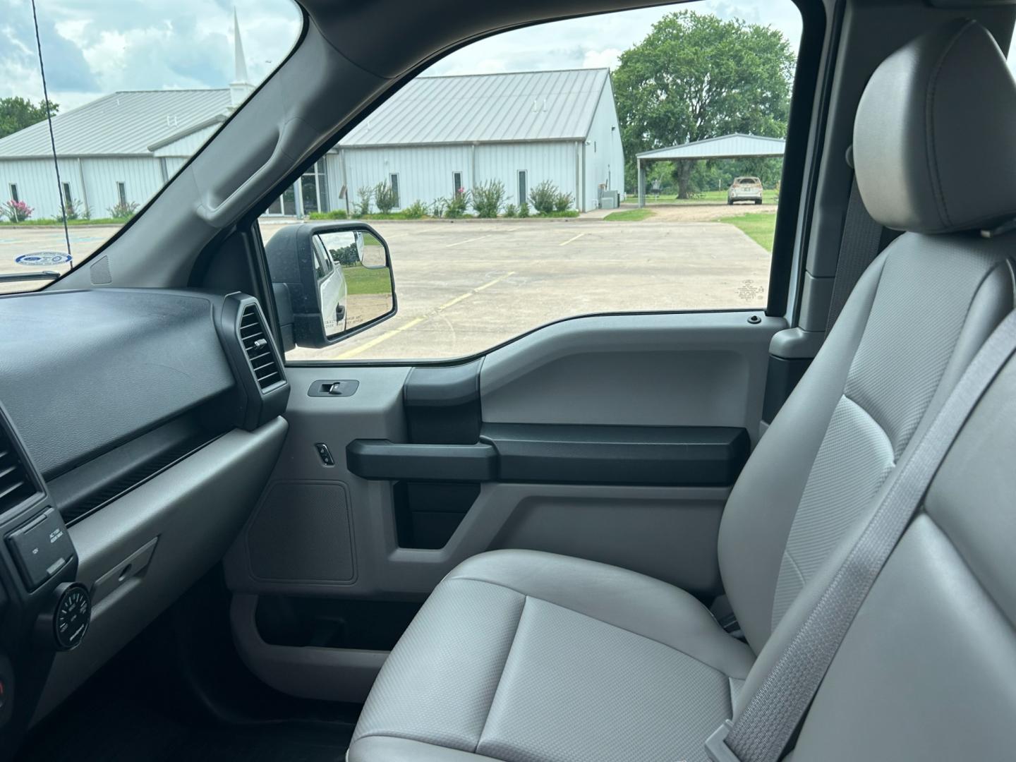 2018 White /Gray Ford F-150 EXTENDED CAB (1FTFX1E53JK) with an 5.0L V8 OHV 16V engine, AUTOMATIC transmission, located at 17760 Hwy 62, Morris, OK, 74445, (918) 733-4887, 35.609104, -95.877060 - Photo#9