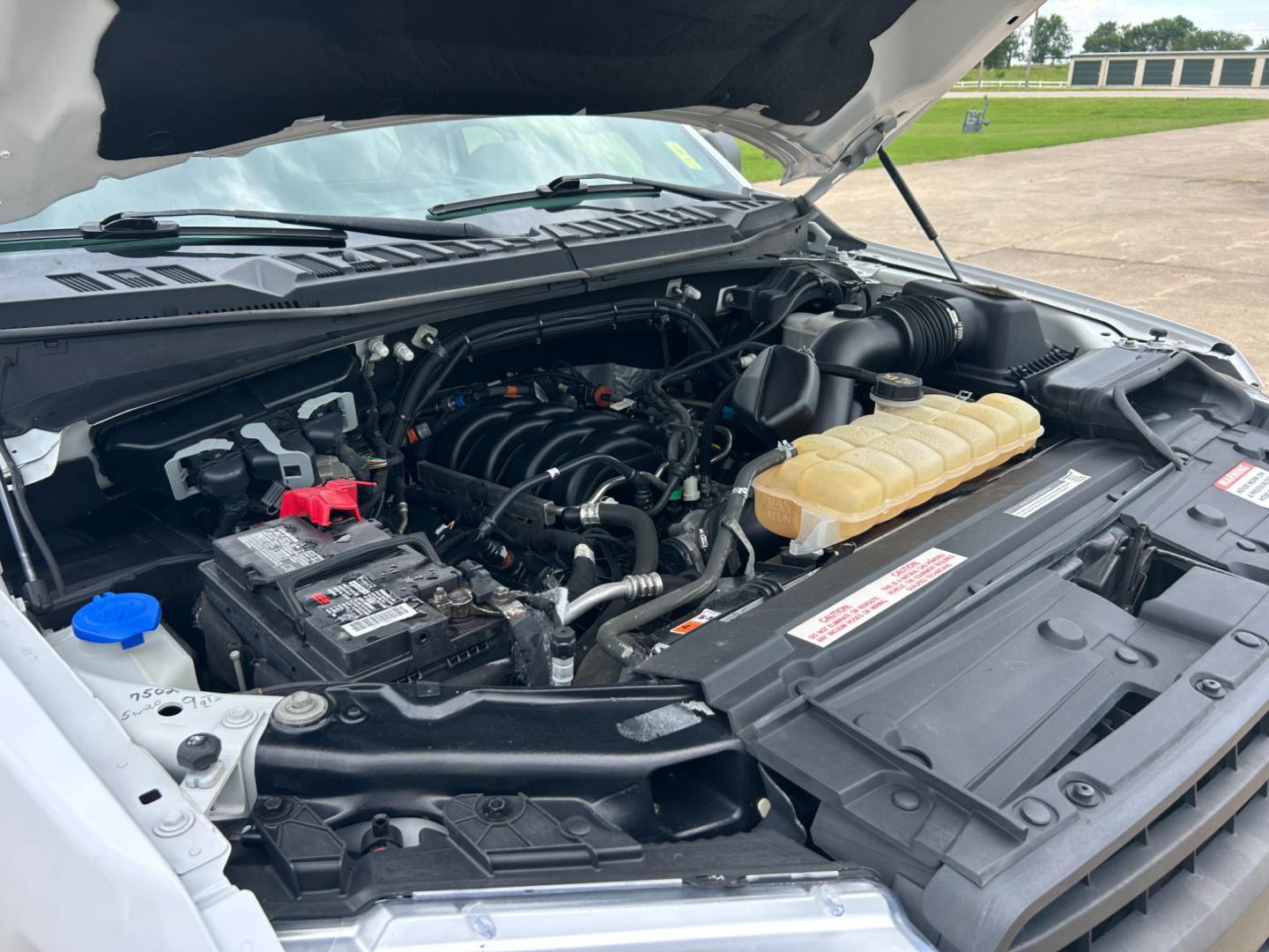 2018 White /Gray Ford F-150 EXTENDED CAB (1FTFX1E53JK) with an 5.0L V8 OHV 16V engine, AUTOMATIC transmission, located at 17760 Hwy 62, Morris, OK, 74445, (918) 733-4887, 35.609104, -95.877060 - Photo#24