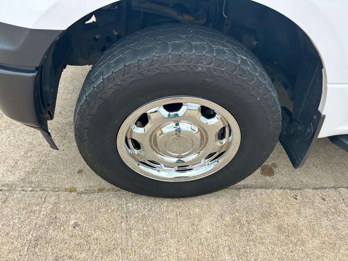 2018 White /Gray Ford F-150 EXTENDED CAB (1FTFX1E53JK) with an 5.0L V8 OHV 16V engine, AUTOMATIC transmission, located at 17760 Hwy 62, Morris, OK, 74445, (918) 733-4887, 35.609104, -95.877060 - Photo#28