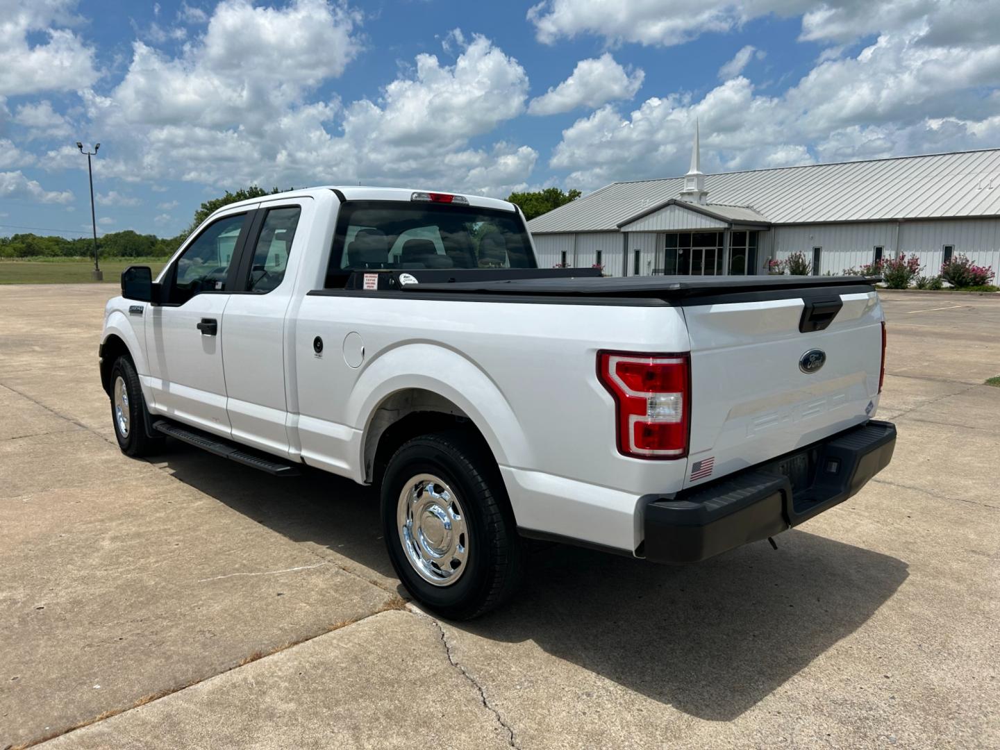 2018 White /Gray Ford F-150 EXTENDED CAB (1FTFX1E52JK) with an 5.0L V8 OHV 16V engine, 10 SPEED AUTOMATIC transmission, located at 17760 Hwy 62, Morris, OK, 74445, (918) 733-4887, 35.609104, -95.877060 - 2018 FORD F150 HAS A 5.0L V8 ENGINE AND IS 4WD. FEATURES KEYLESS ENTERY, LEATHER INTERIOR, POWER WINDOWS, POWER LOCKS, POWER MIRRORS, AM/FM RADIO, A/C, TRACTION CONTROL, AUXILIARY PORT, BACKUP CAMERA, TILT STEERING WHEEL, BED COVER, AND BED LINER. EQUIPPED WITH A BI-FUEL CNG FUEL SYSTEM. IT RUNS ON - Photo#6