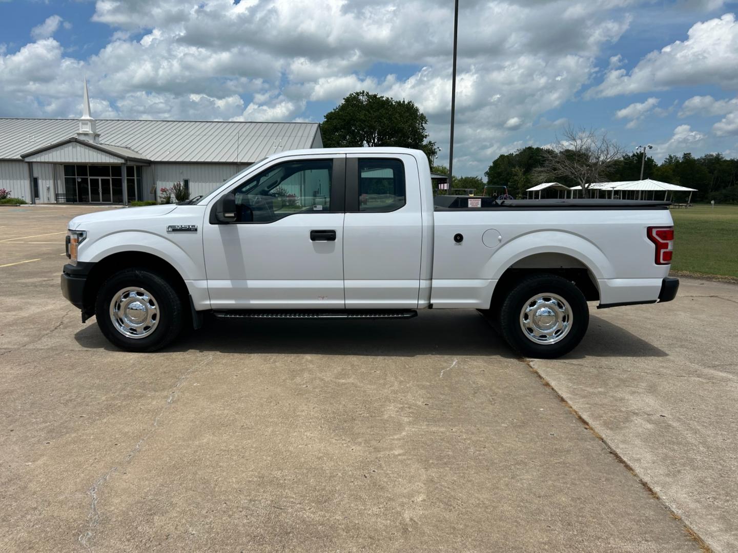 2018 White /Gray Ford F-150 EXTENDED CAB (1FTFX1E52JK) with an 5.0L V8 OHV 16V engine, 10 SPEED AUTOMATIC transmission, located at 17760 Hwy 62, Morris, OK, 74445, (918) 733-4887, 35.609104, -95.877060 - 2018 FORD F150 HAS A 5.0L V8 ENGINE AND IS 4WD. FEATURES KEYLESS ENTERY, LEATHER INTERIOR, POWER WINDOWS, POWER LOCKS, POWER MIRRORS, AM/FM RADIO, A/C, TRACTION CONTROL, AUXILIARY PORT, BACKUP CAMERA, TILT STEERING WHEEL, BED COVER, AND BED LINER. EQUIPPED WITH A BI-FUEL CNG FUEL SYSTEM. IT RUNS ON - Photo#7