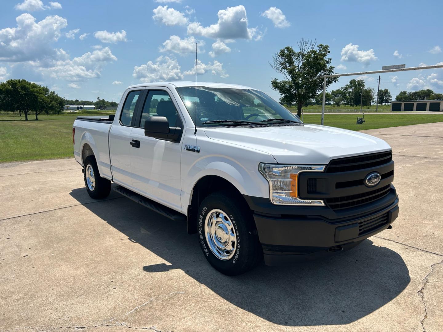 2018 White /Gray Ford F-150 XLT SuperCab 8-ft. Bed 4WD (1FTFX1E59JK) with an 5.0L V8 OHV 16V engine, AUTOMATIC transmission, located at 17760 Hwy 62, Morris, OK, 74445, (918) 733-4887, 35.609104, -95.877060 - Photo#2