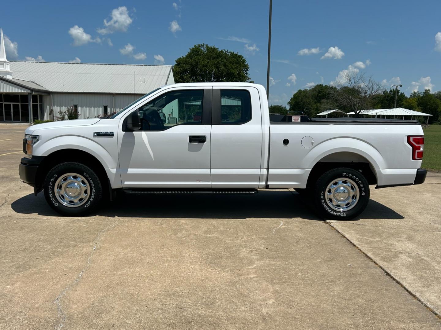 2018 White /Gray Ford F-150 XLT SuperCab 8-ft. Bed 4WD (1FTFX1E59JK) with an 5.0L V8 OHV 16V engine, AUTOMATIC transmission, located at 17760 Hwy 62, Morris, OK, 74445, (918) 733-4887, 35.609104, -95.877060 - Photo#7